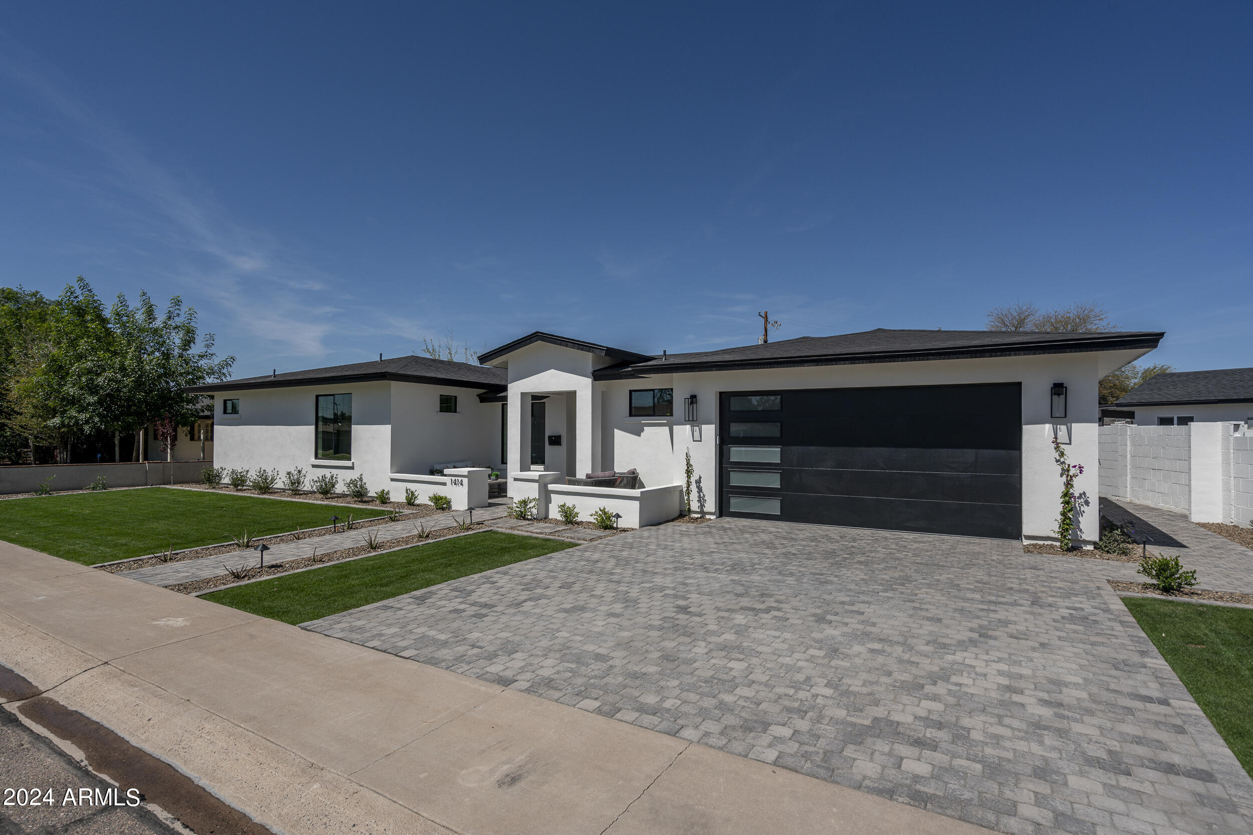 1414 E OREGON Avenue