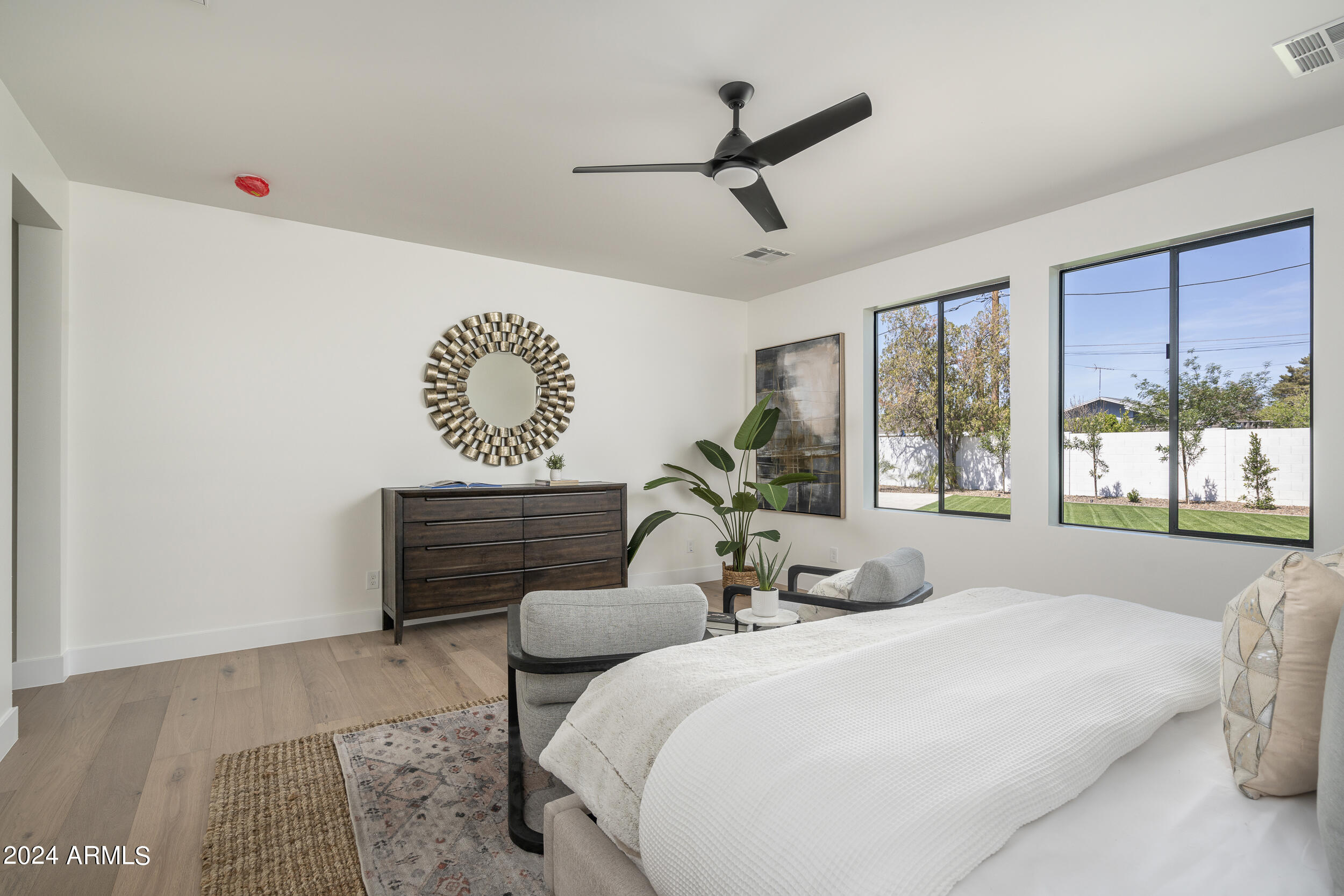 1414 E OREGON Avenue