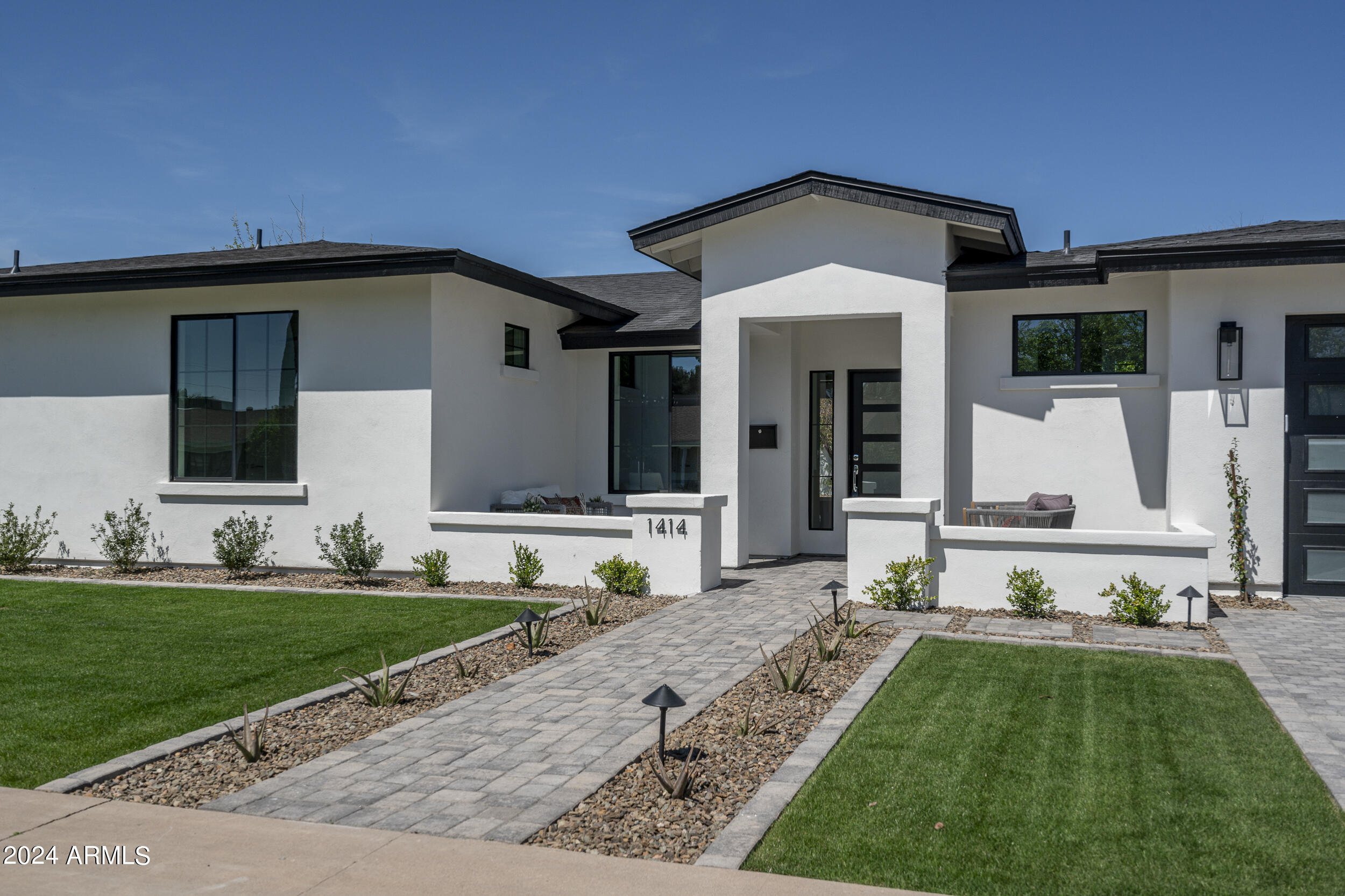 1414 E OREGON Avenue