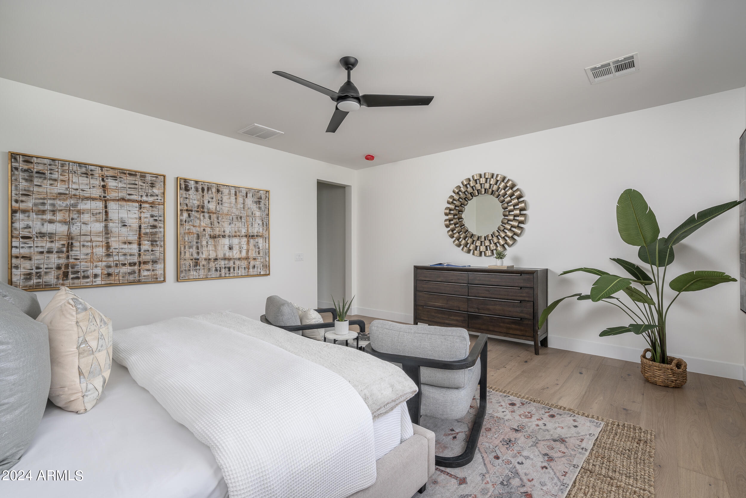 1414 E OREGON Avenue