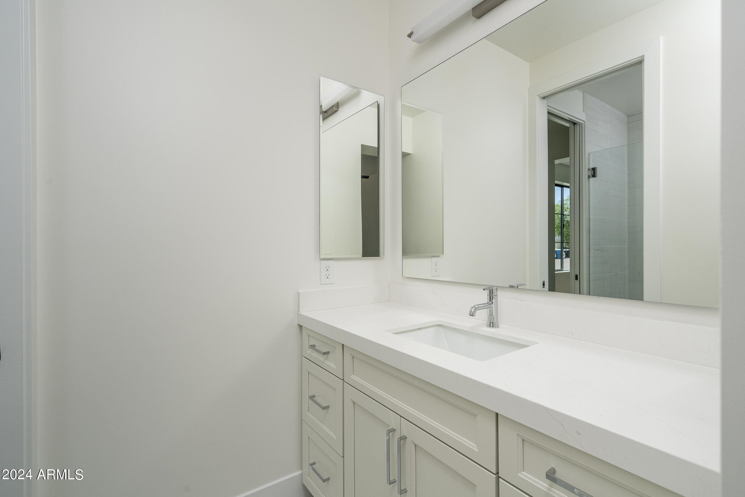 1414 E OREGON Avenue