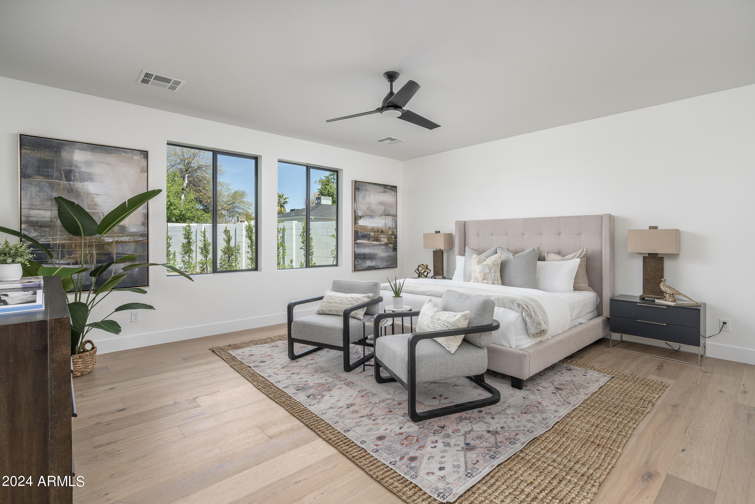 1414 E OREGON Avenue