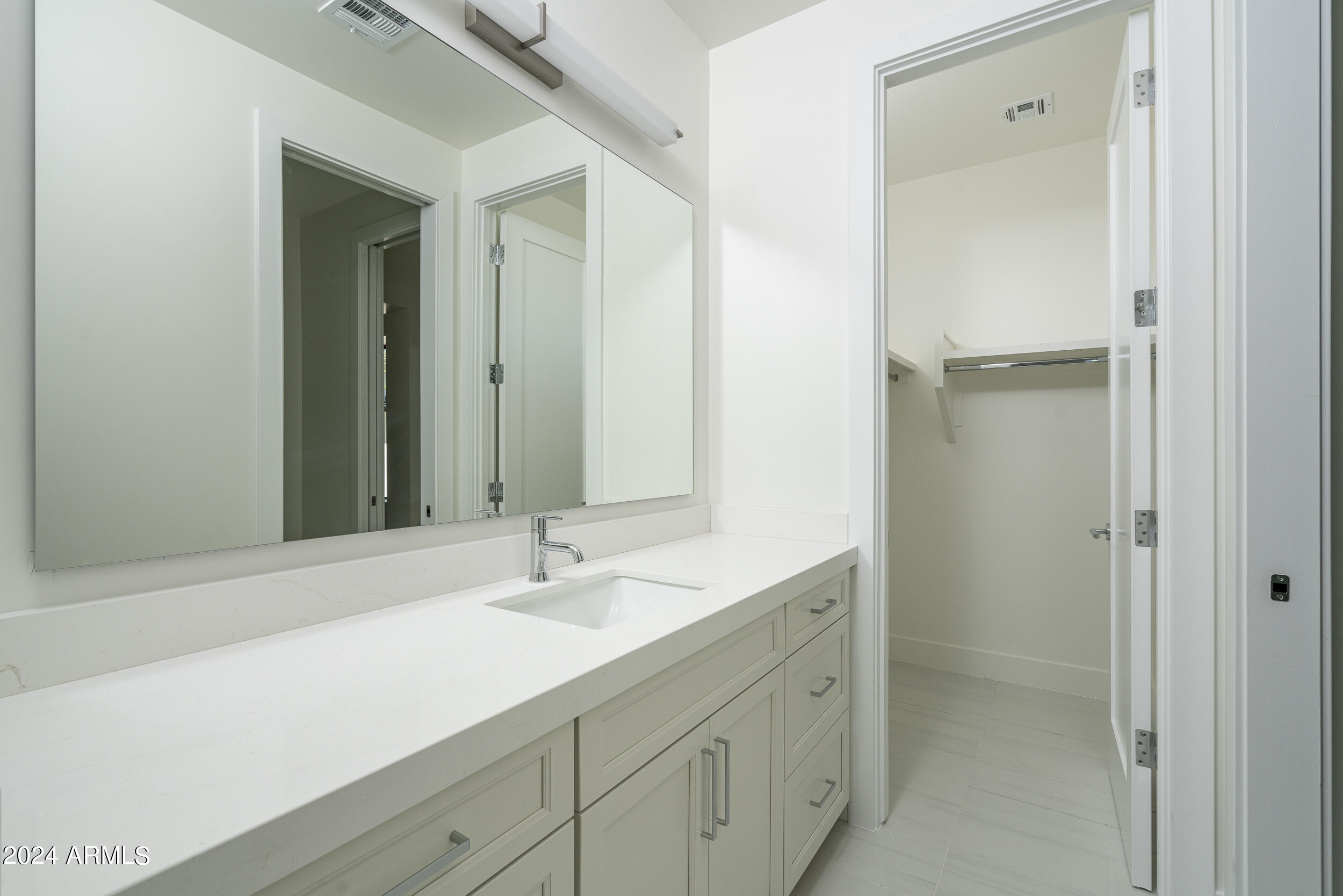 1414 E OREGON Avenue