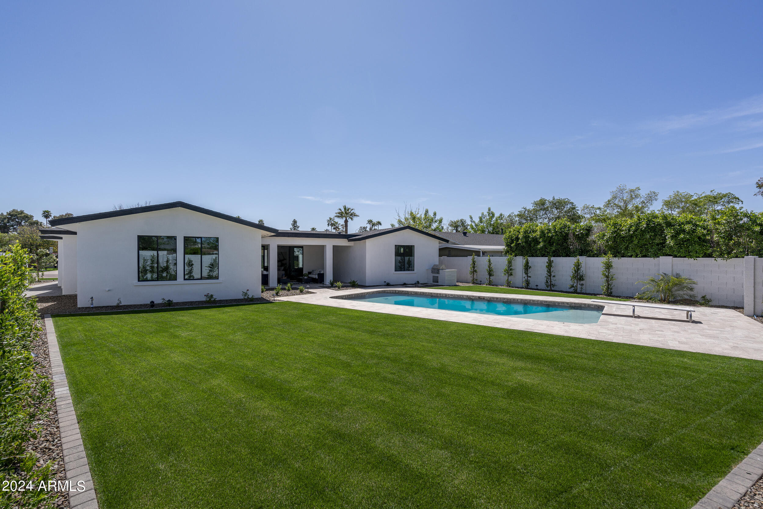 1414 E OREGON Avenue