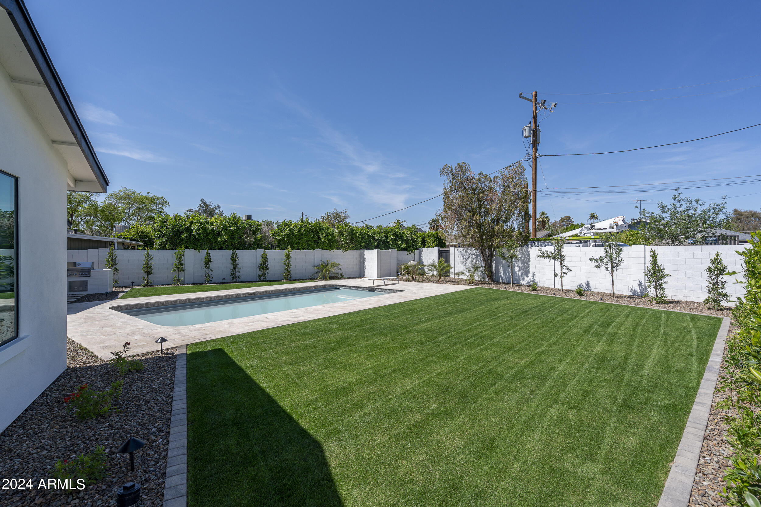 1414 E OREGON Avenue