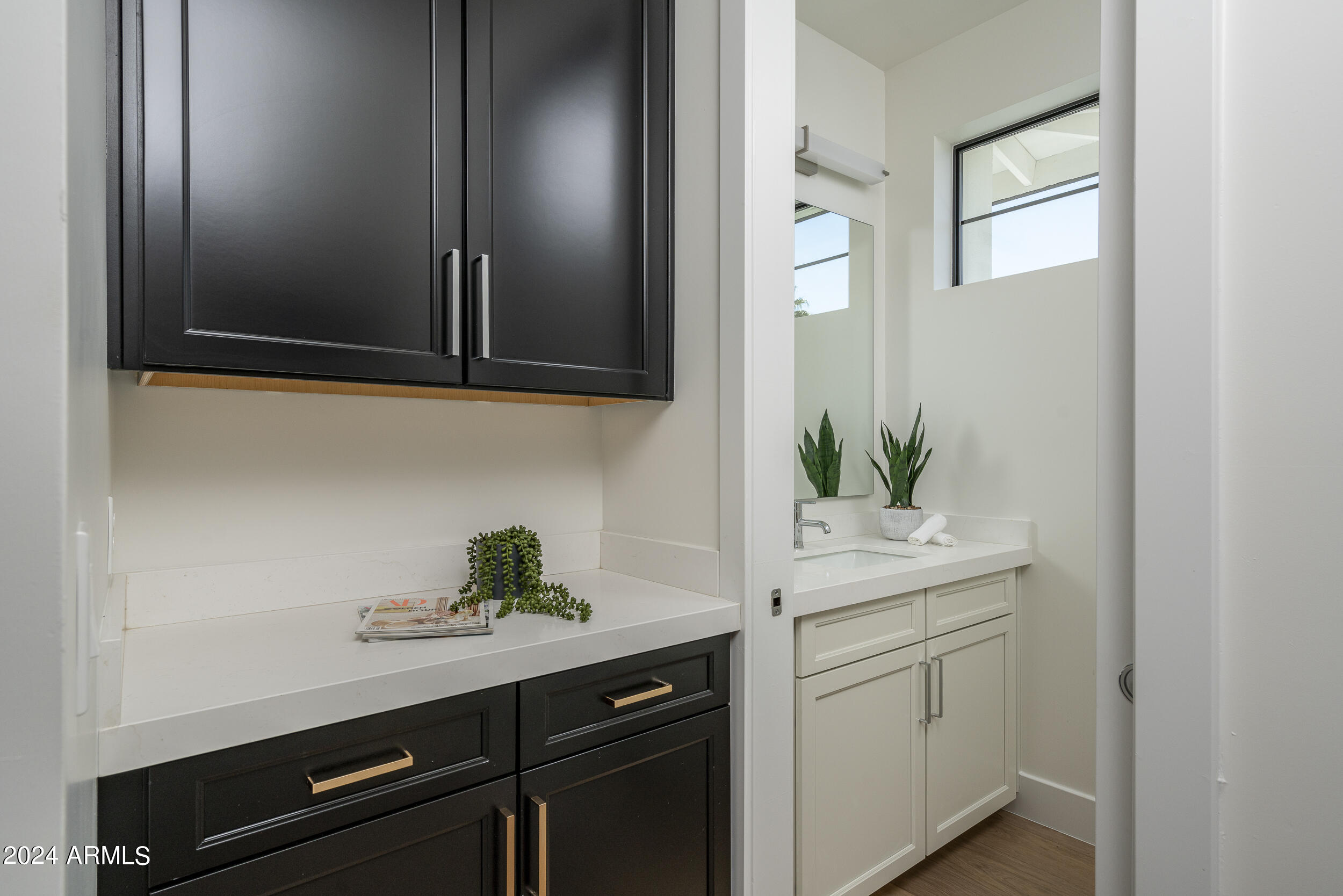 1414 E OREGON Avenue