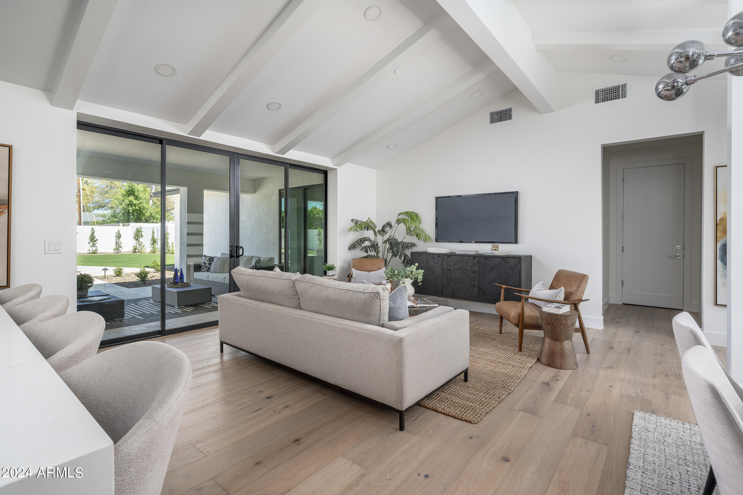 1414 E OREGON Avenue