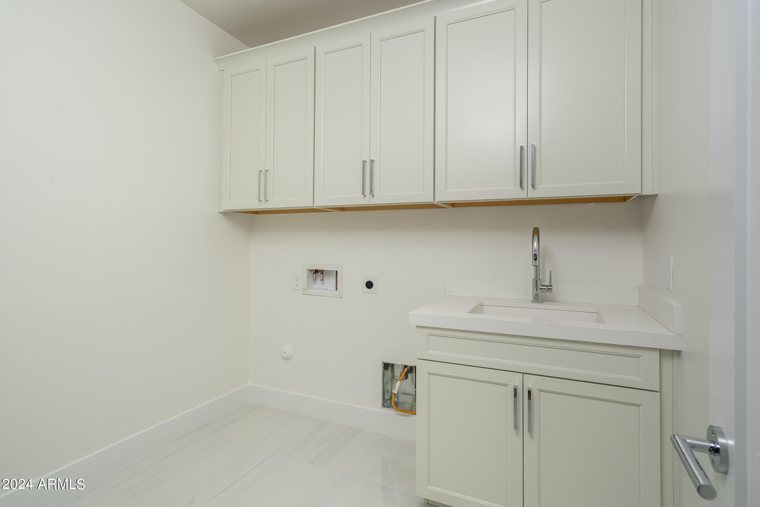 1414 E OREGON Avenue