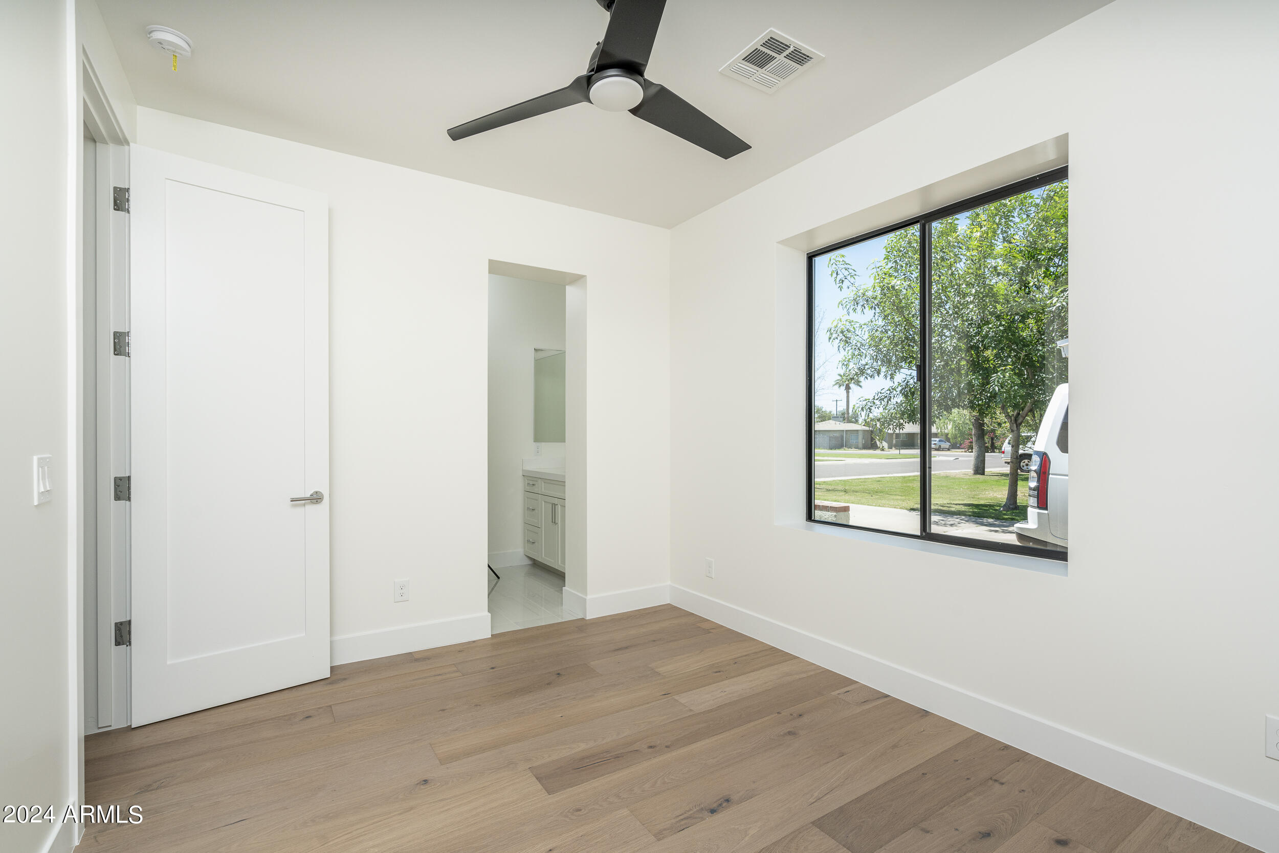 1414 E OREGON Avenue