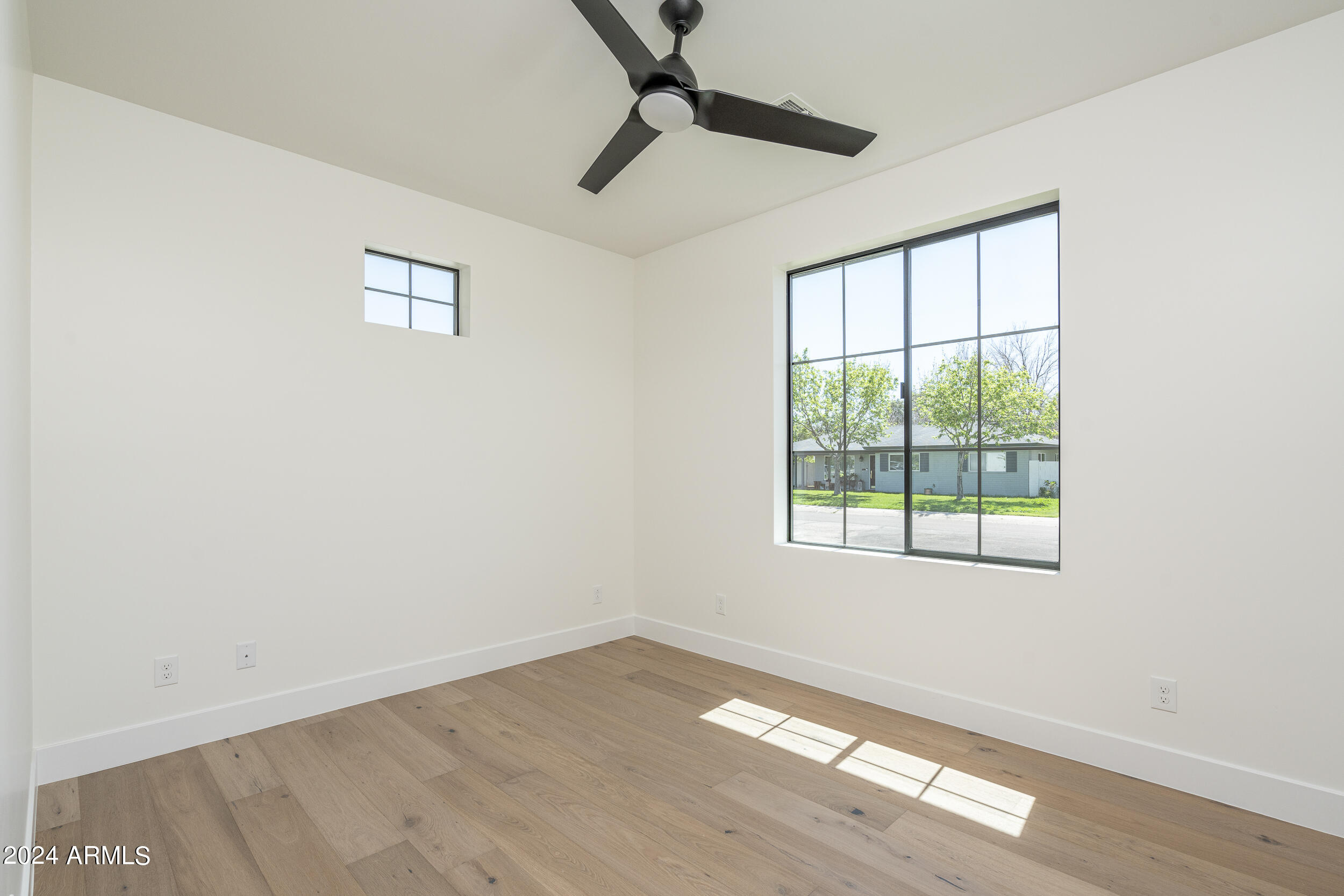 1414 E OREGON Avenue