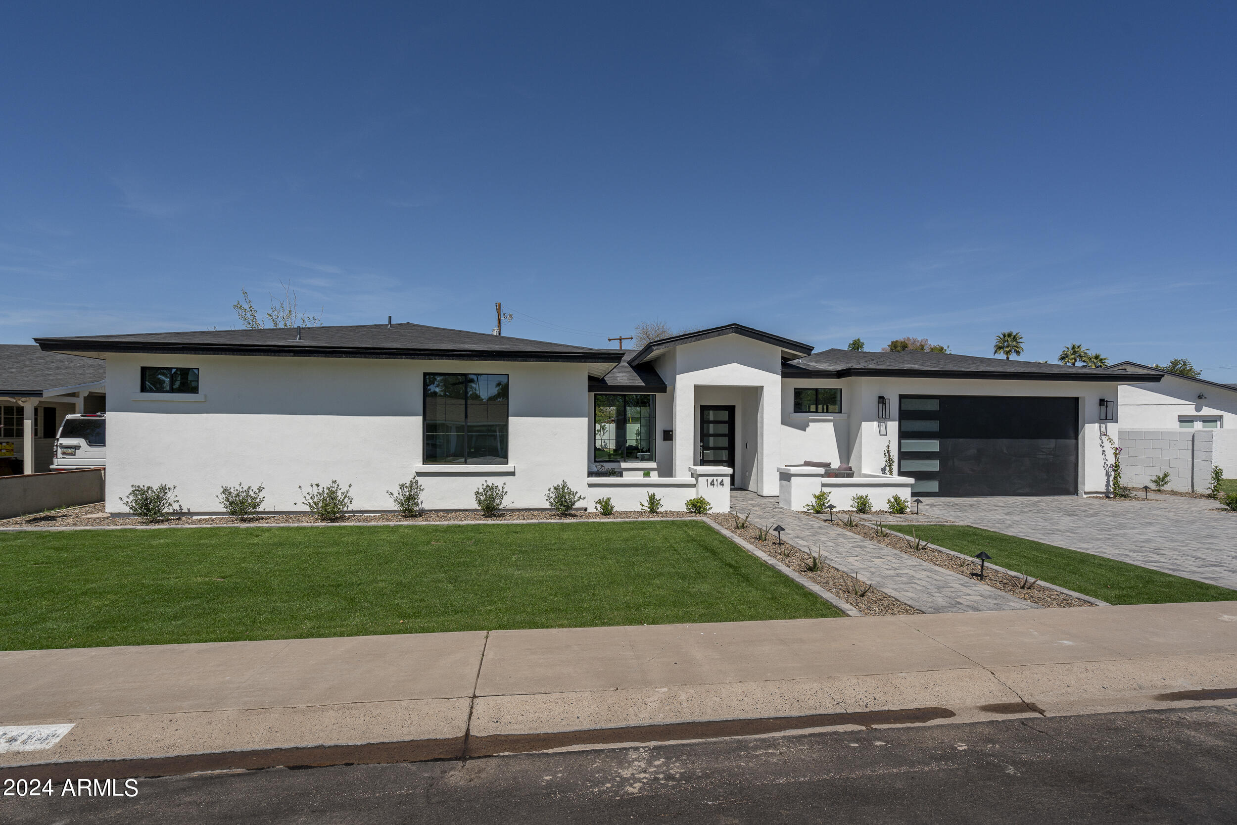 1414 E OREGON Avenue