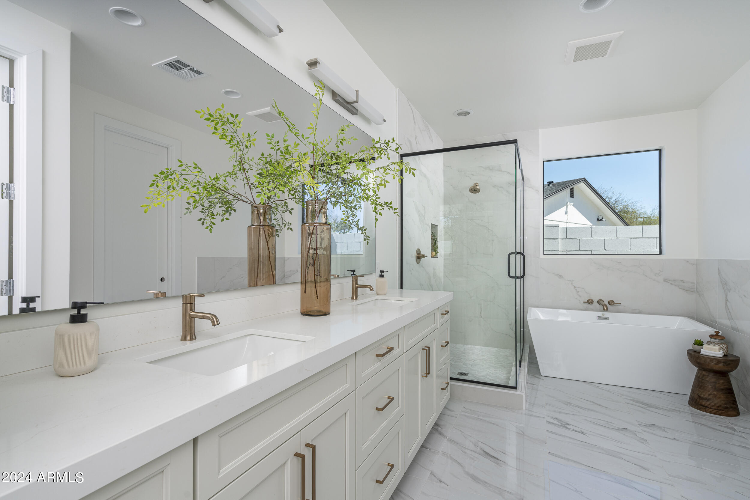 1414 E OREGON Avenue