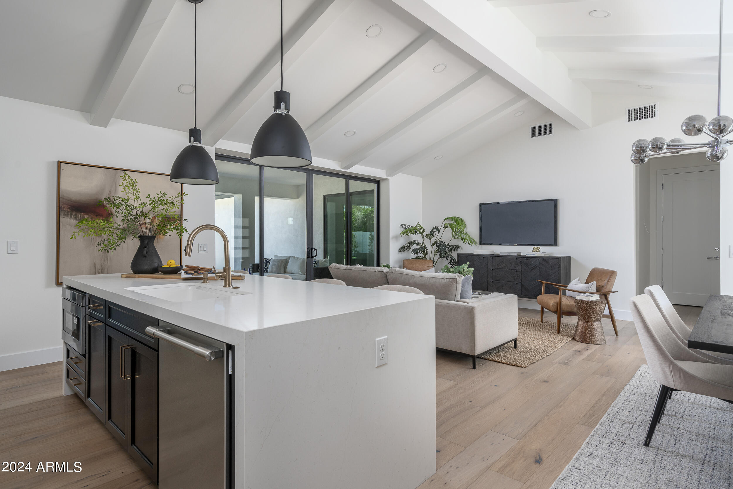 1414 E OREGON Avenue