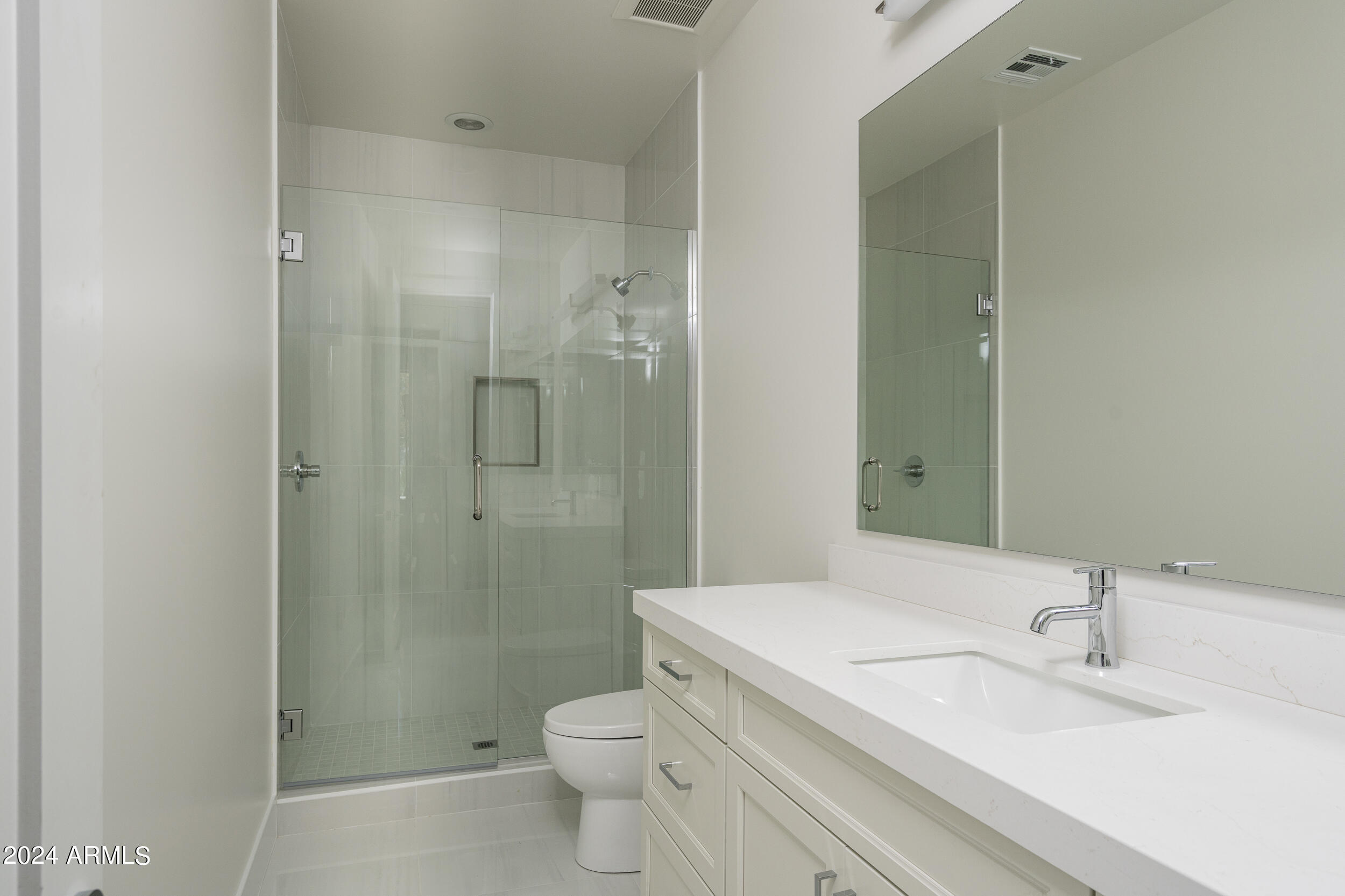 1414 E OREGON Avenue