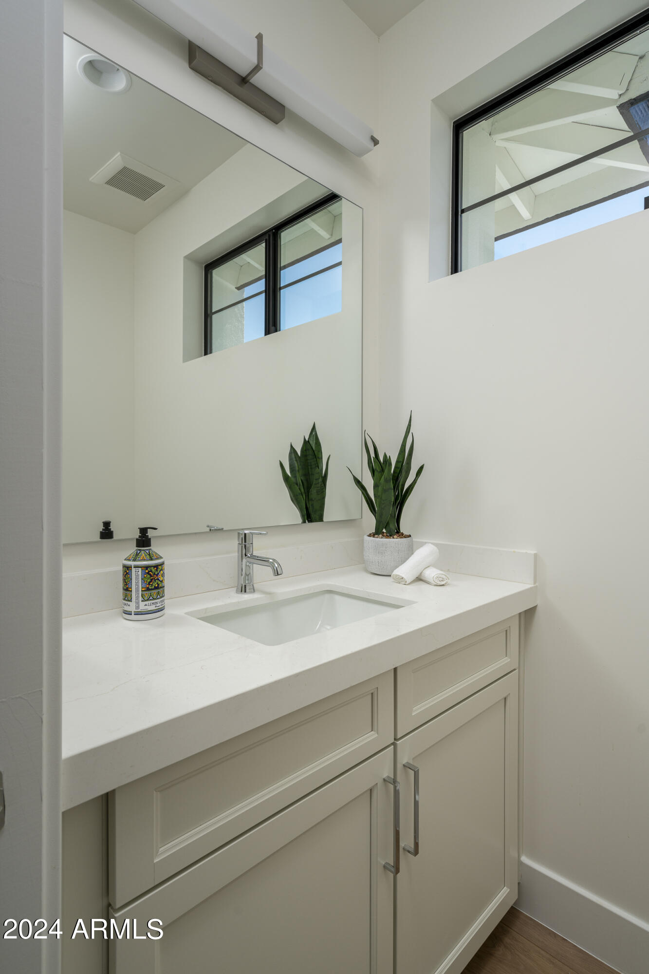 1414 E OREGON Avenue