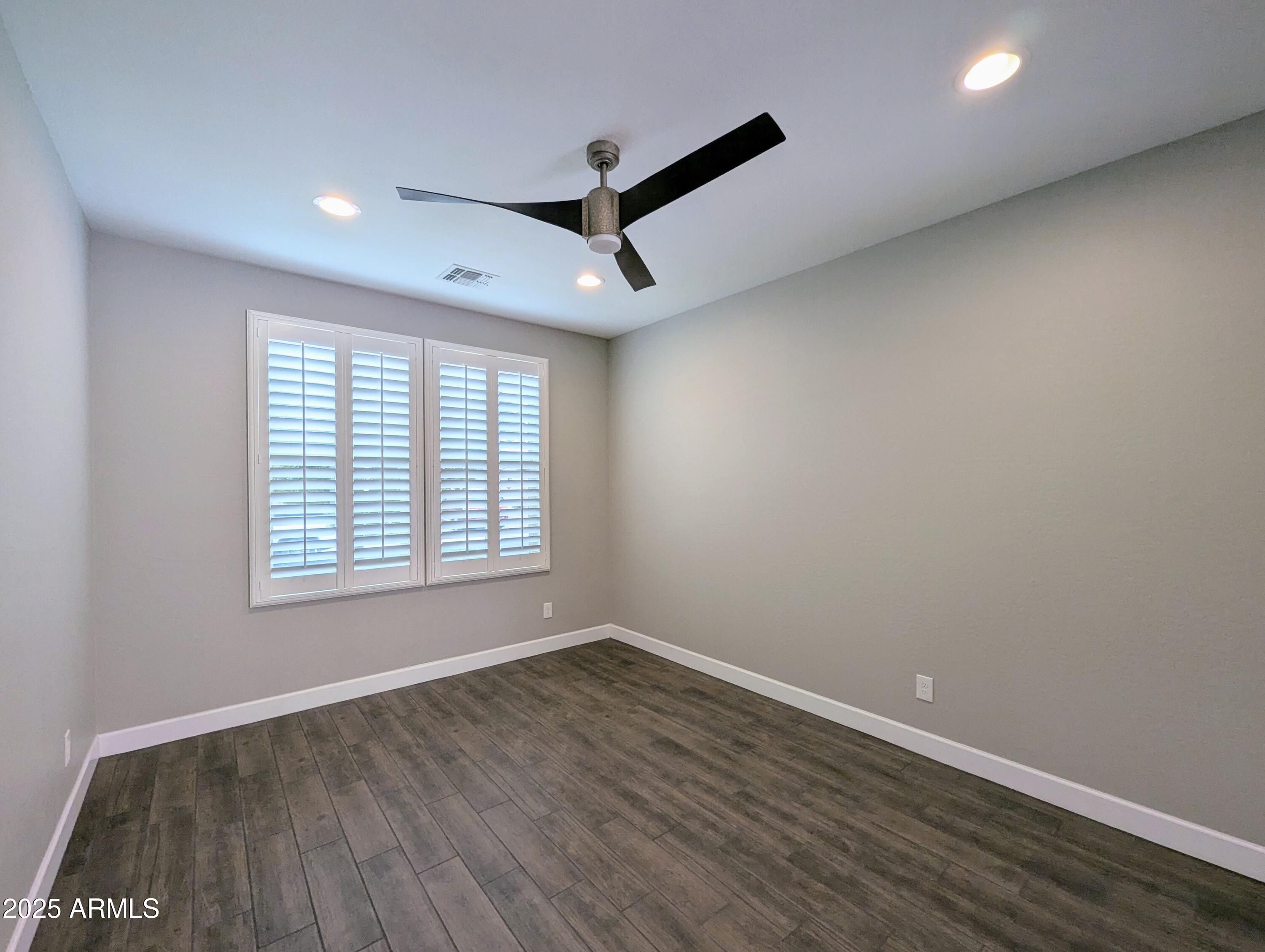 932 W YOSEMITE Drive