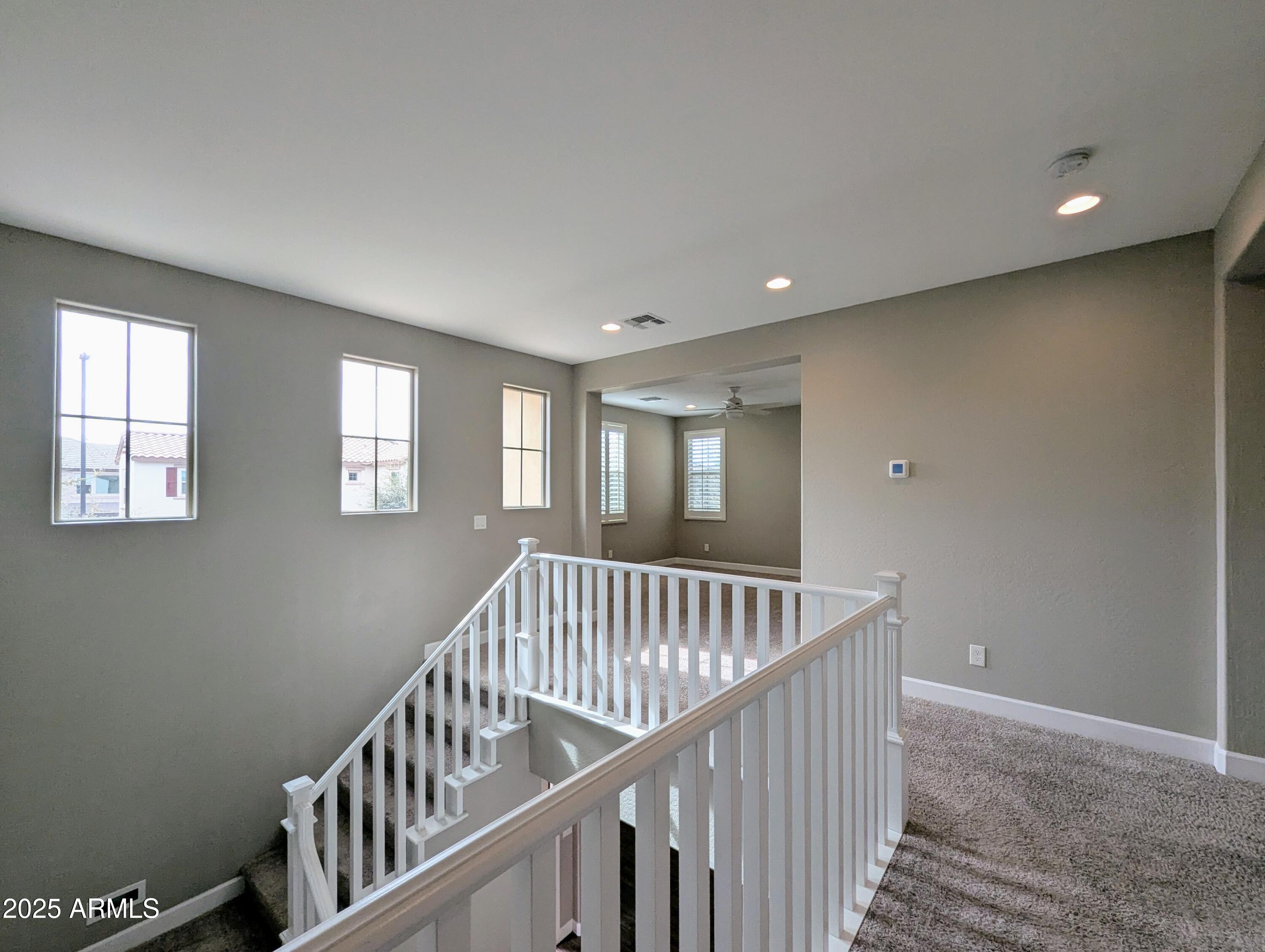 932 W YOSEMITE Drive