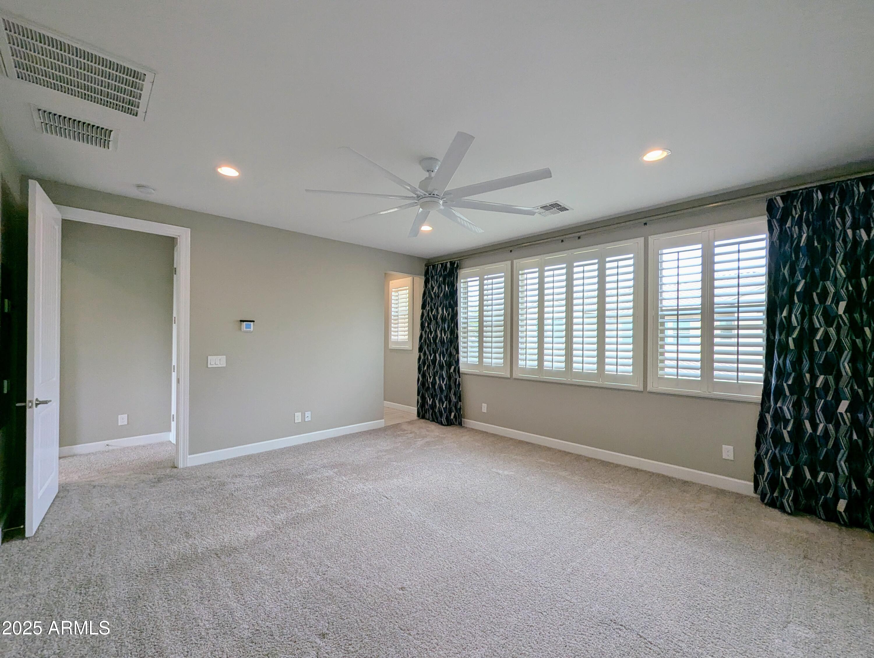 932 W YOSEMITE Drive