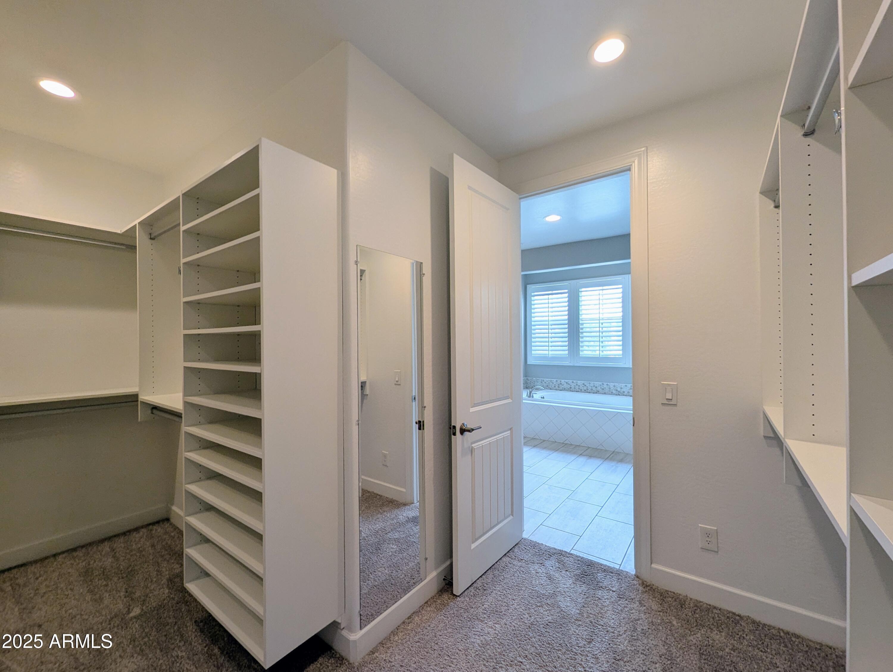 932 W YOSEMITE Drive