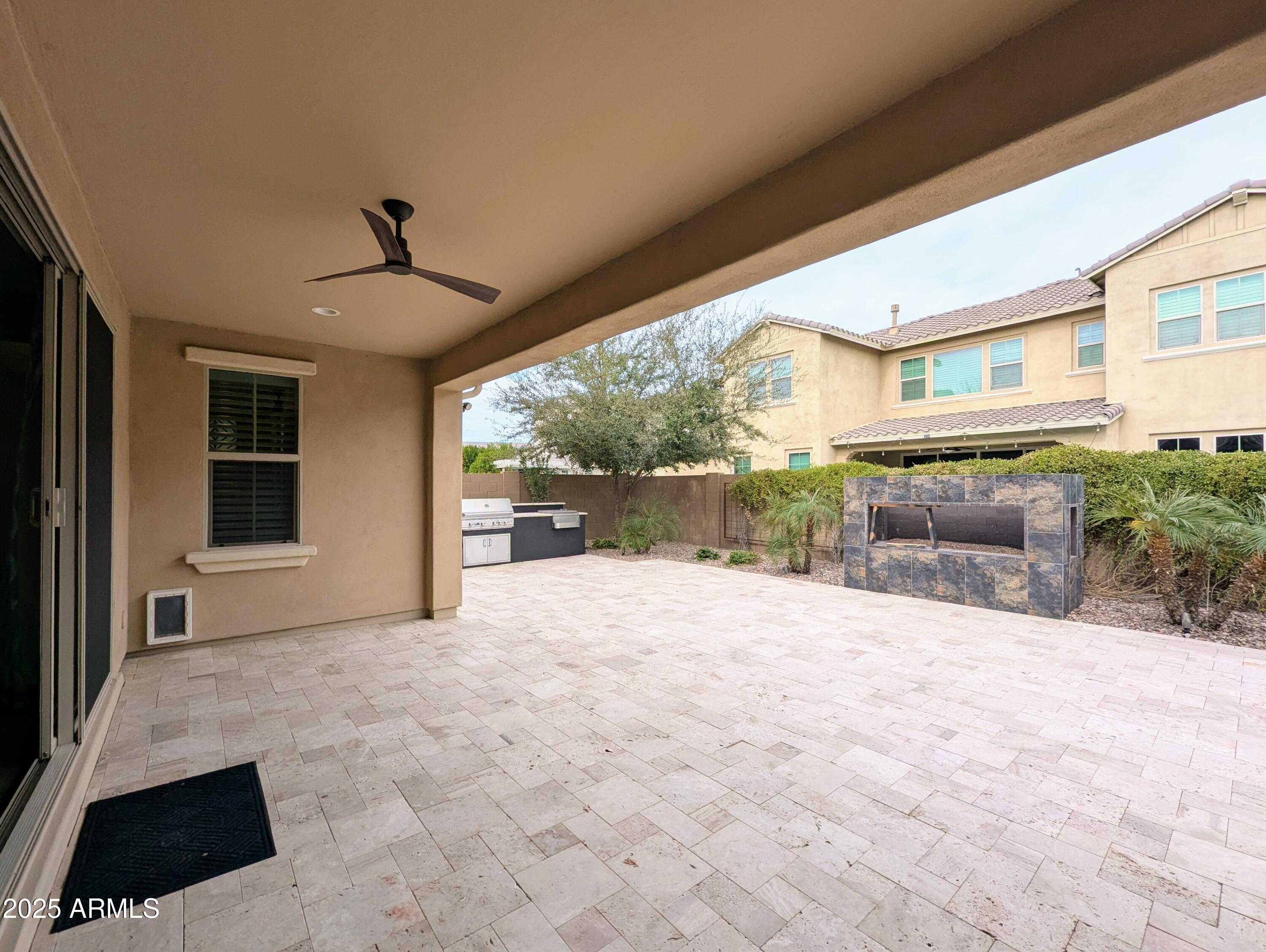 932 W YOSEMITE Drive