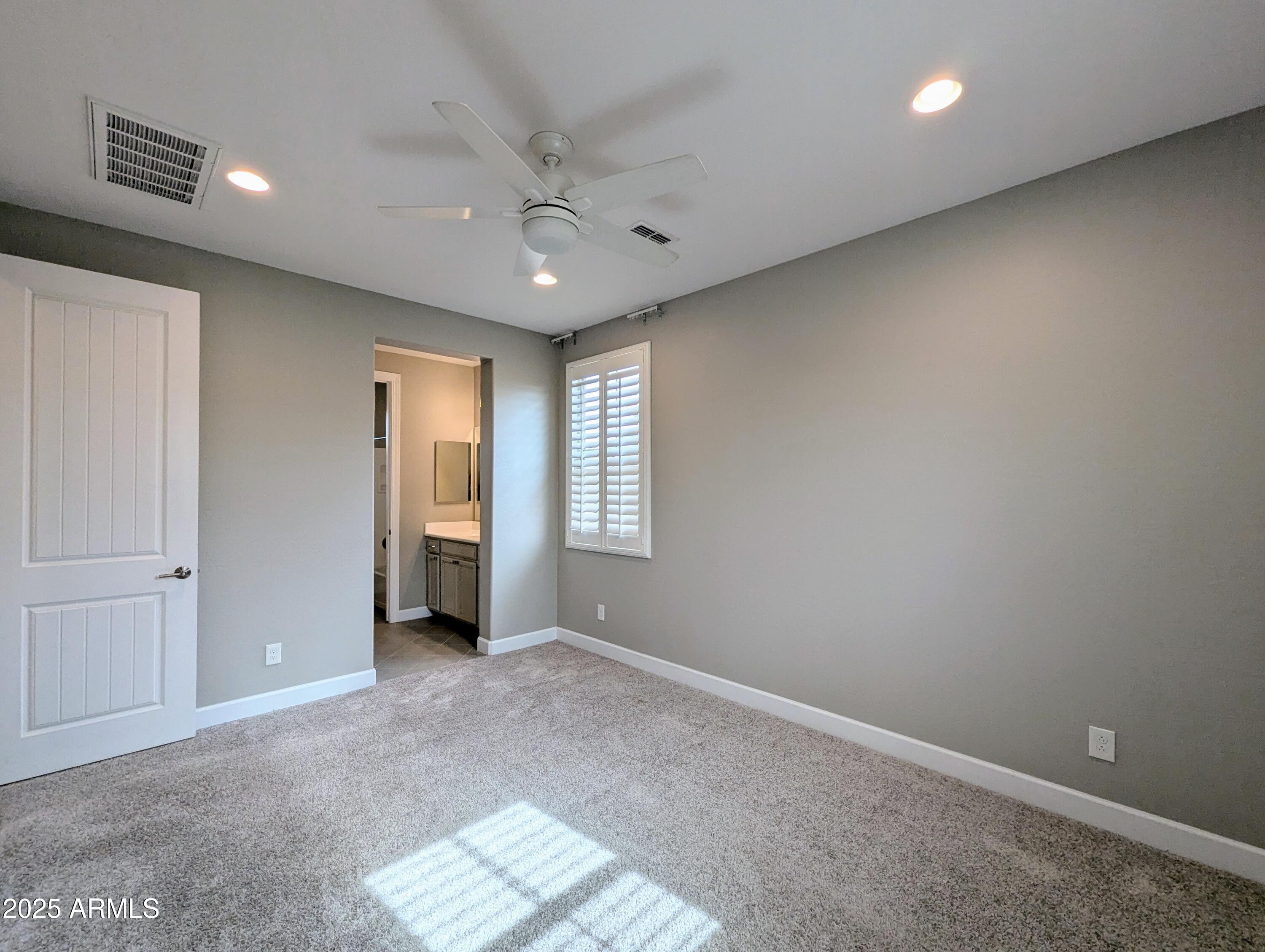 932 W YOSEMITE Drive