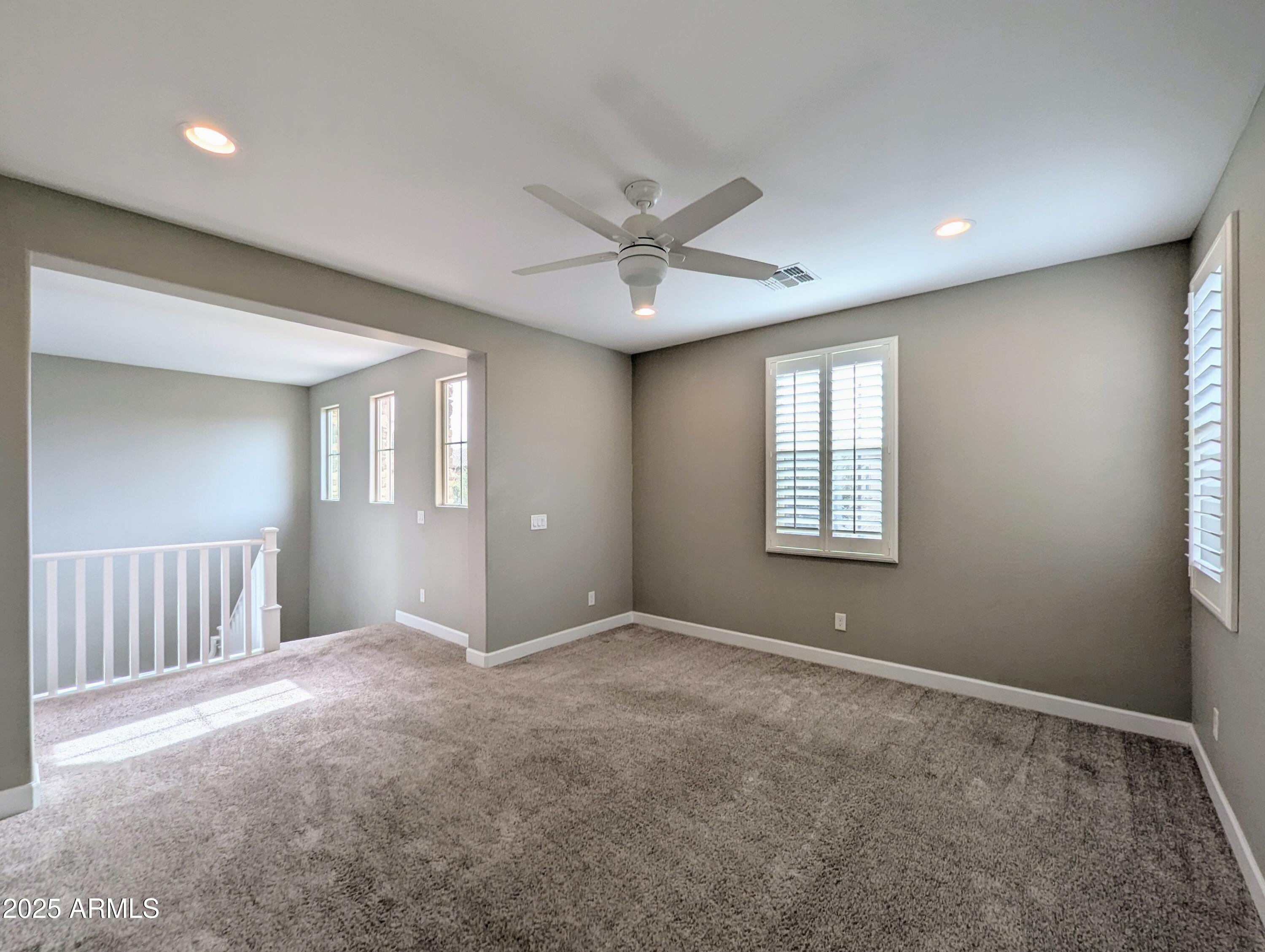 932 W YOSEMITE Drive