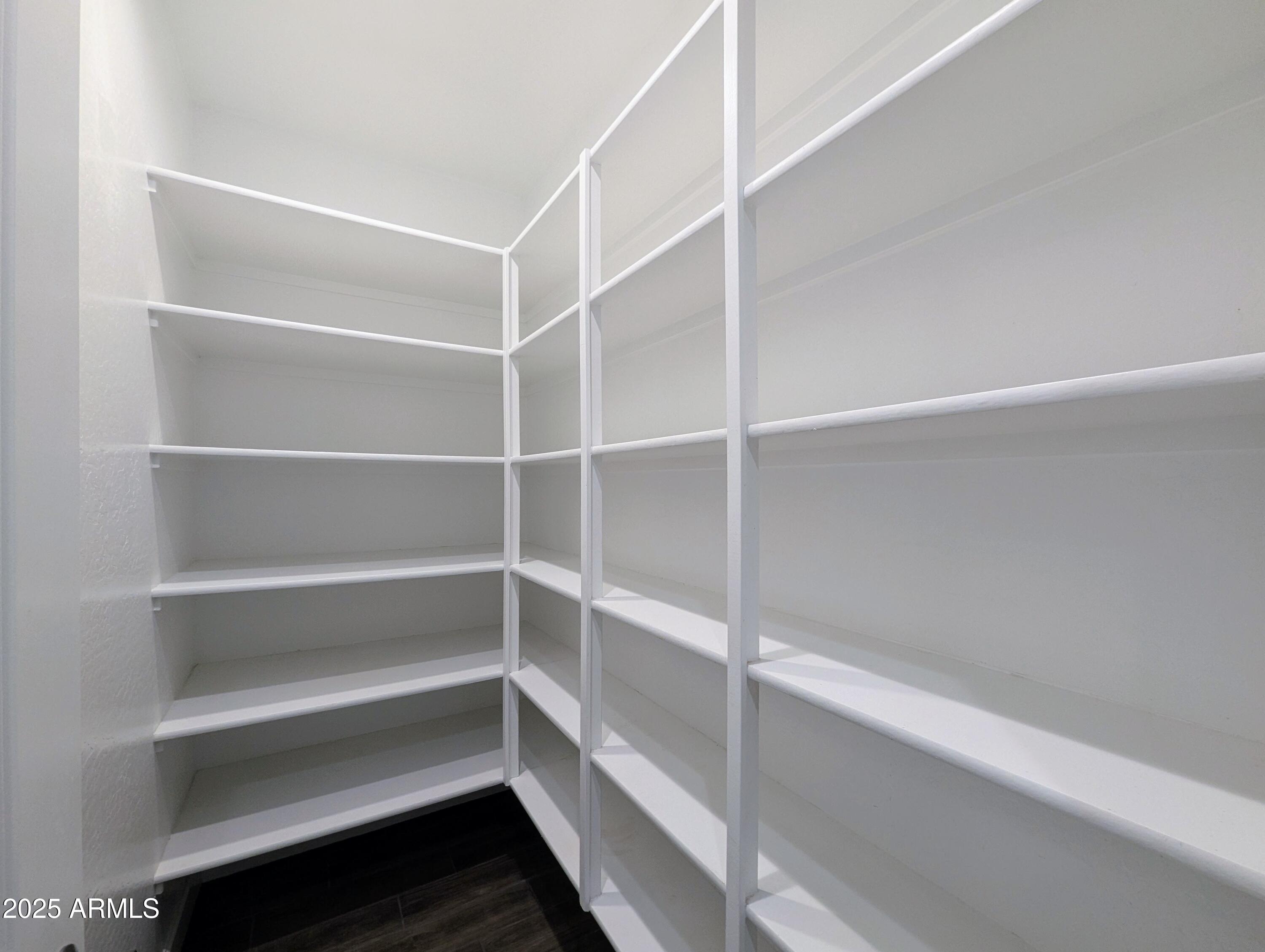 932 W YOSEMITE Drive