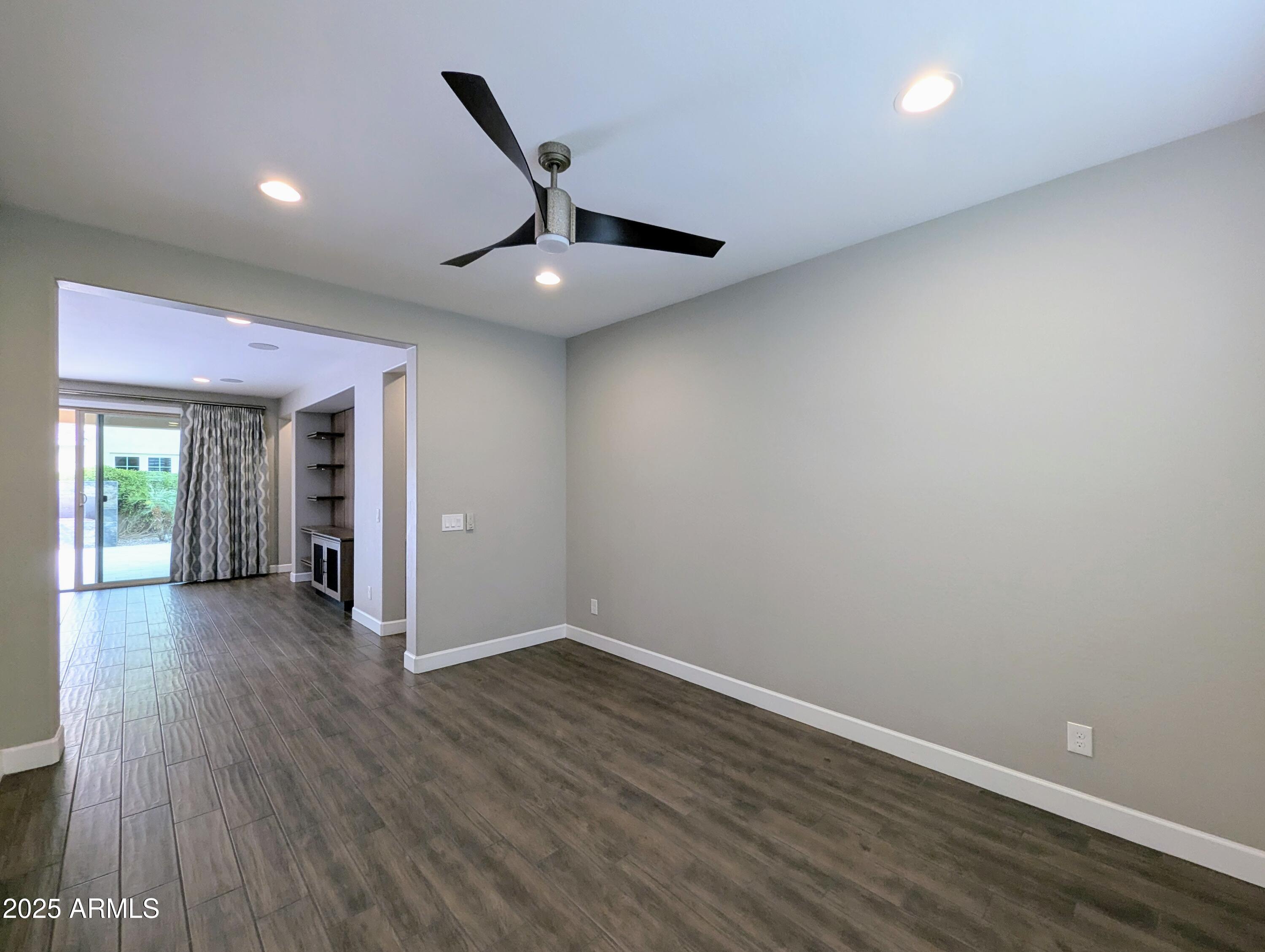 932 W YOSEMITE Drive