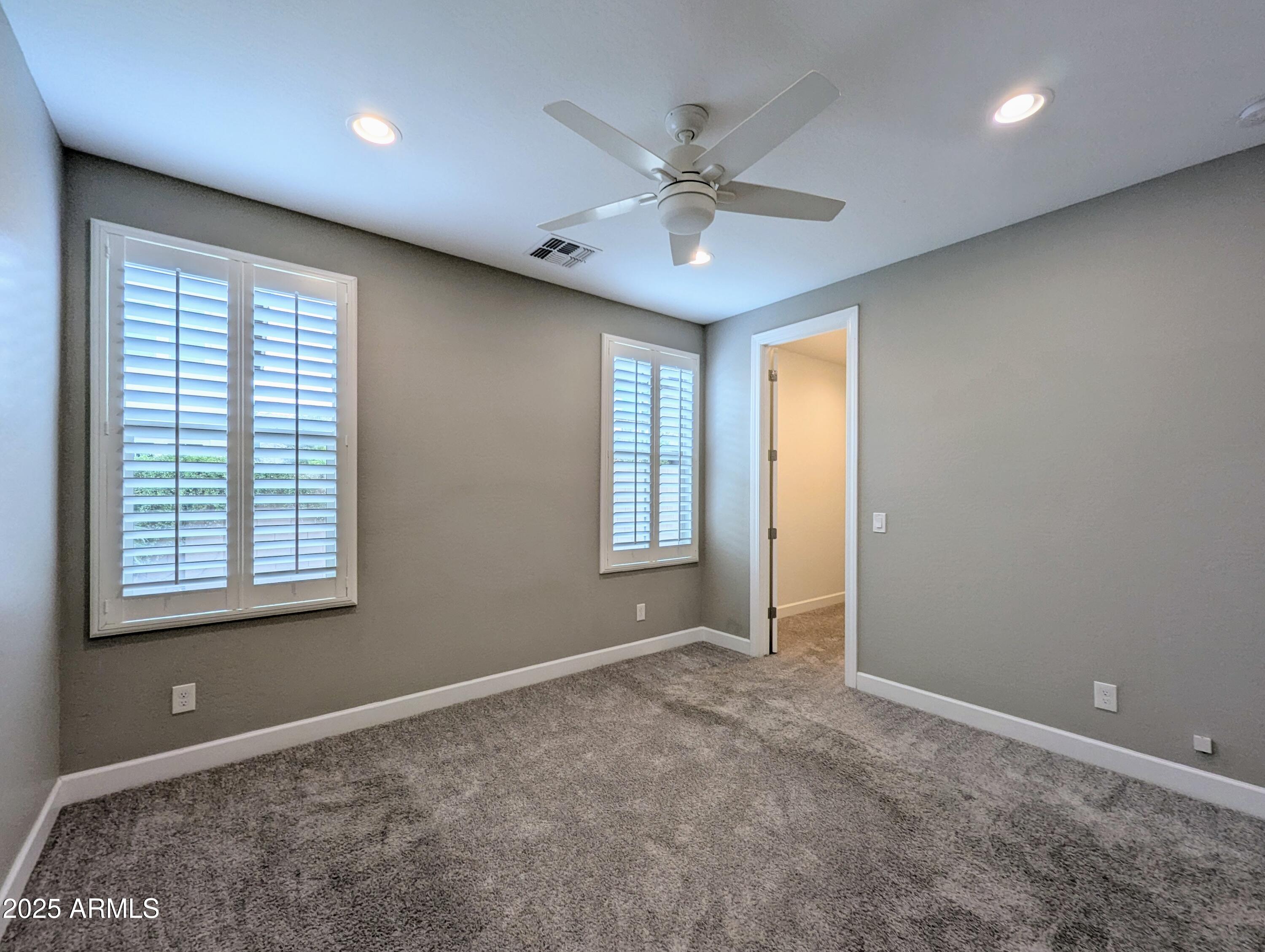 932 W YOSEMITE Drive