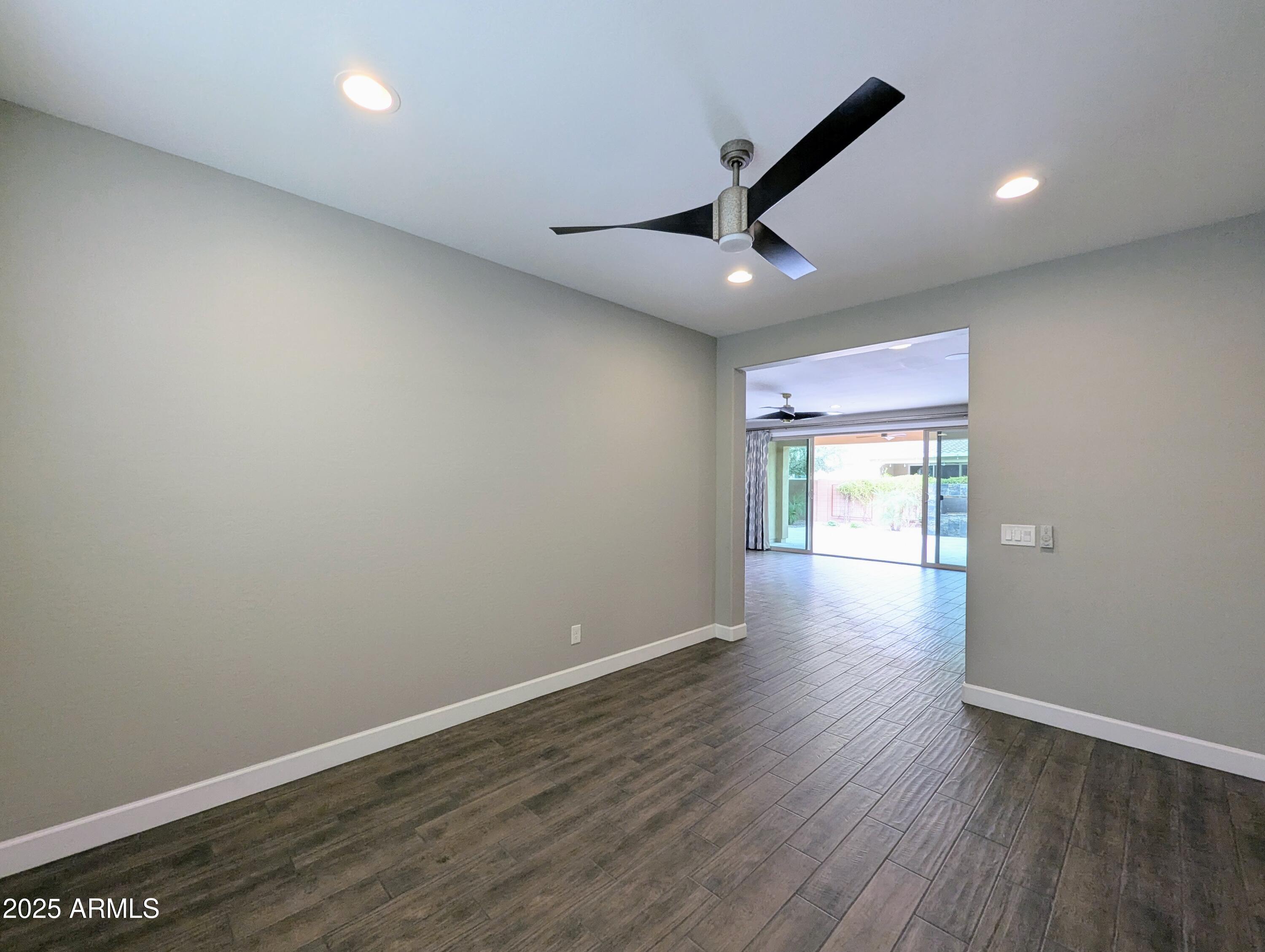 932 W YOSEMITE Drive