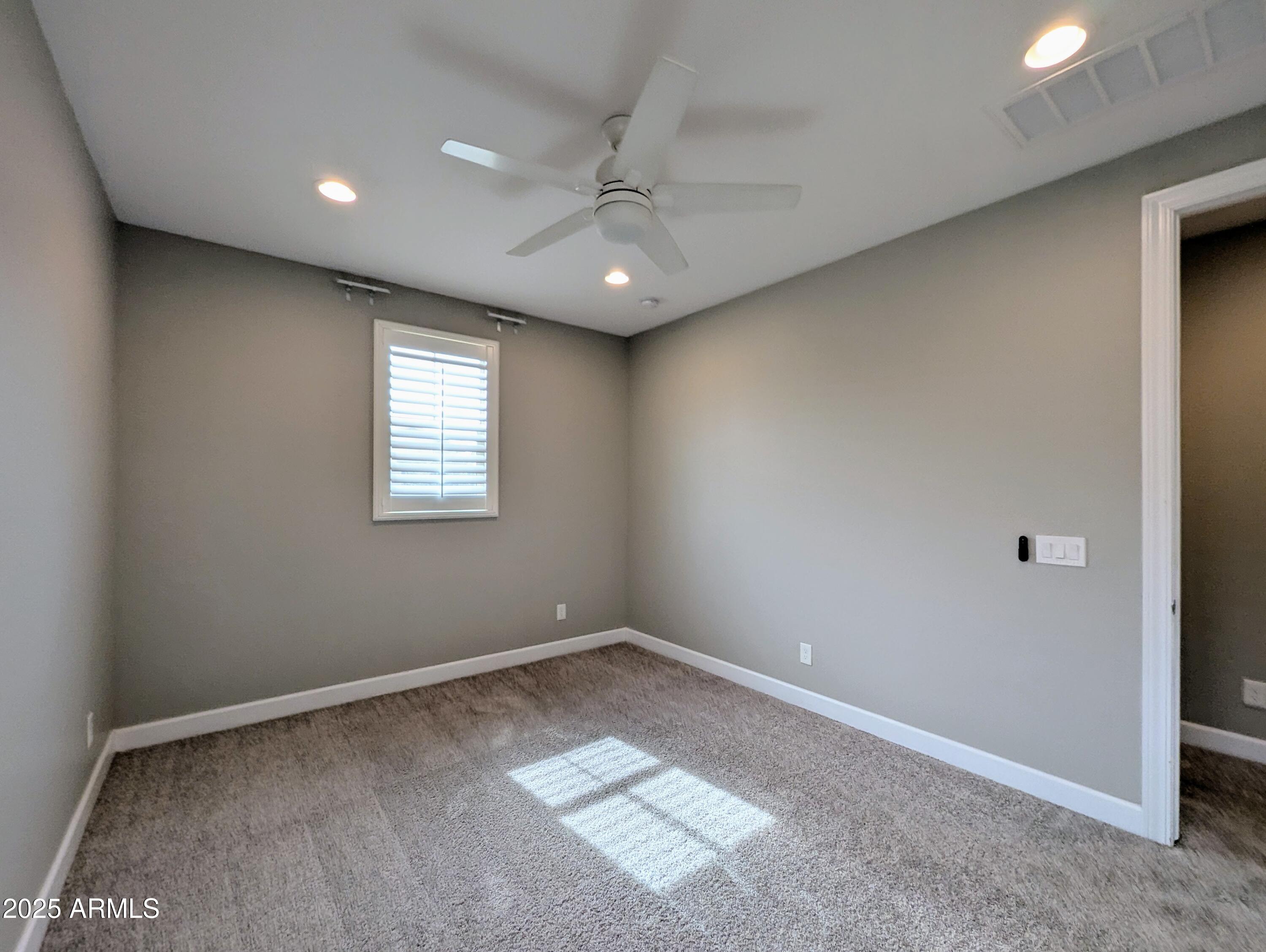 932 W YOSEMITE Drive