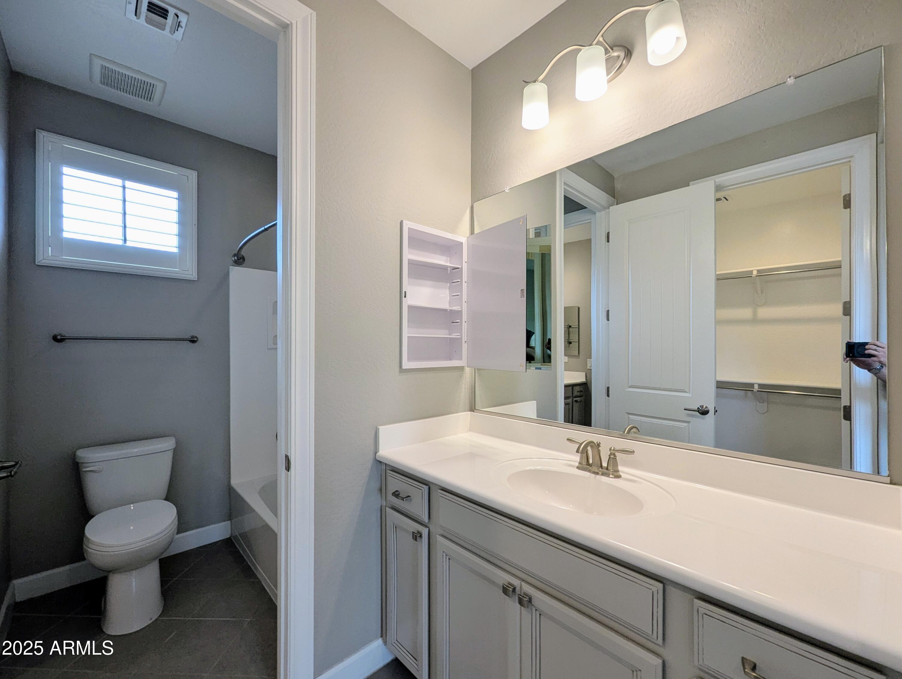 932 W YOSEMITE Drive