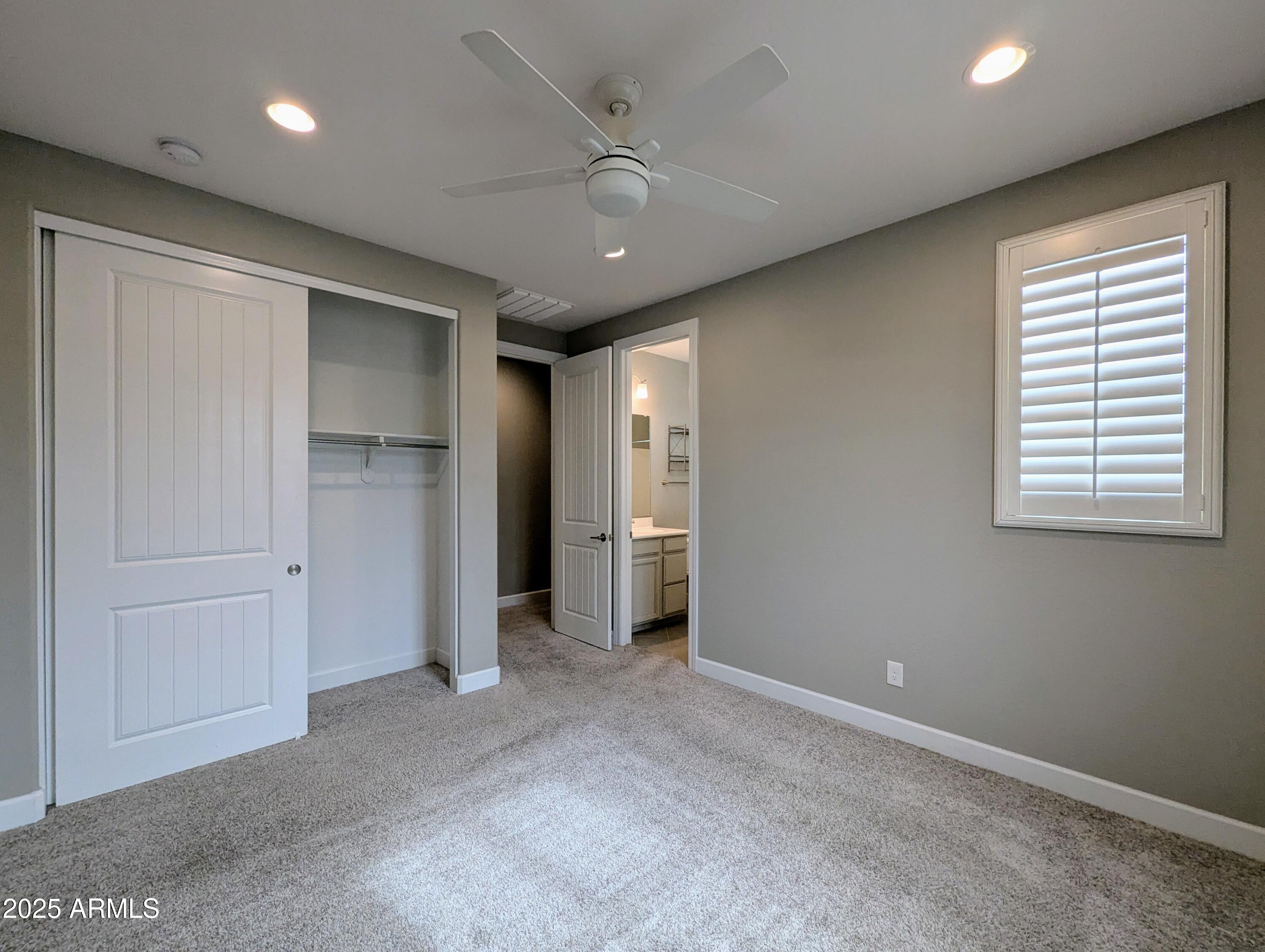 932 W YOSEMITE Drive