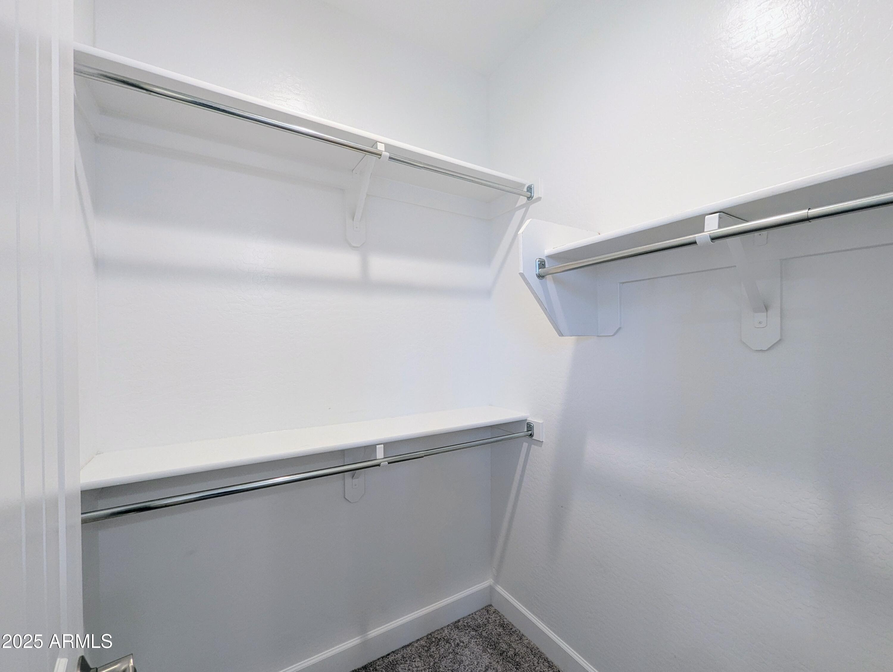 932 W YOSEMITE Drive