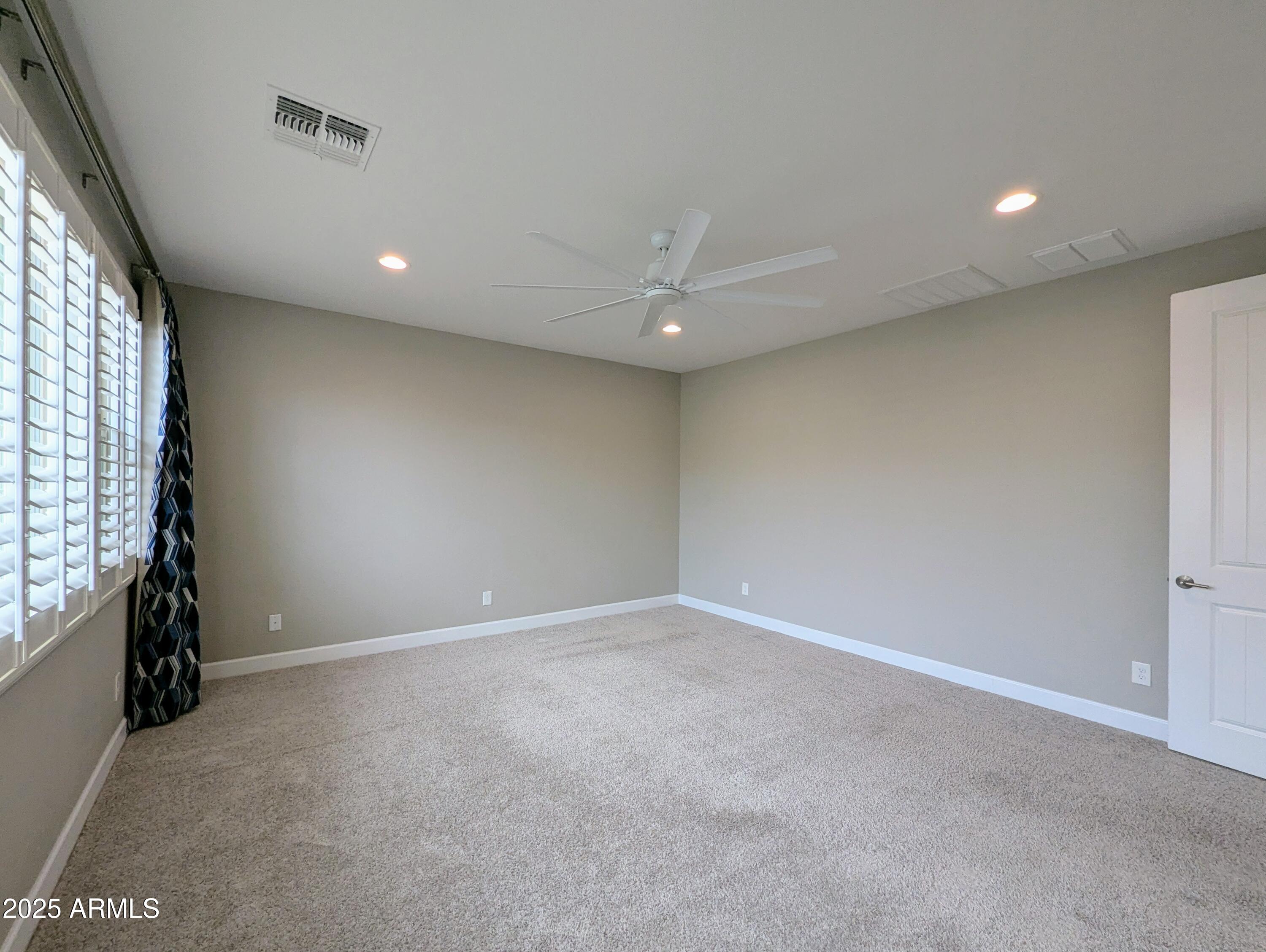 932 W YOSEMITE Drive