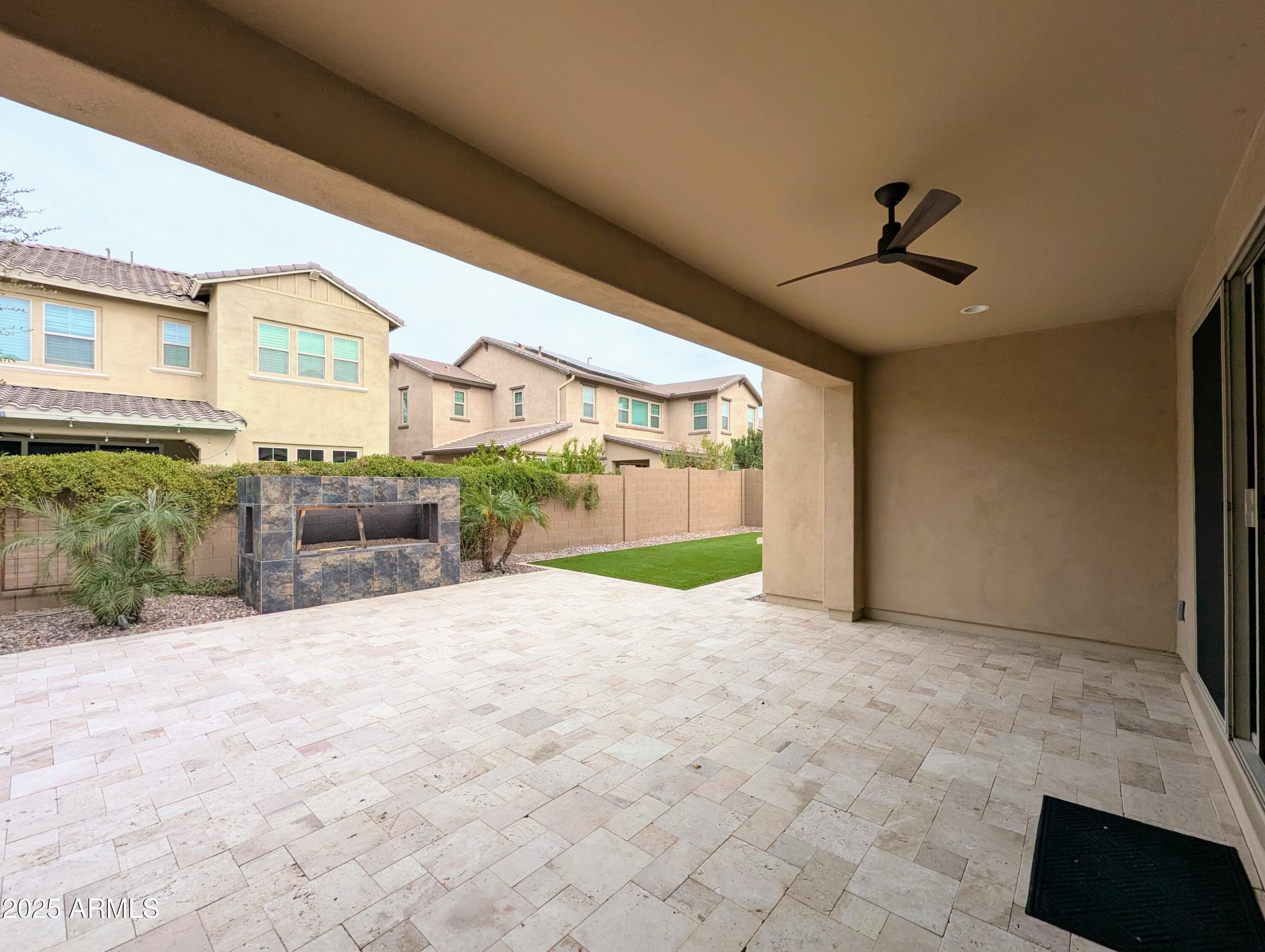 932 W YOSEMITE Drive