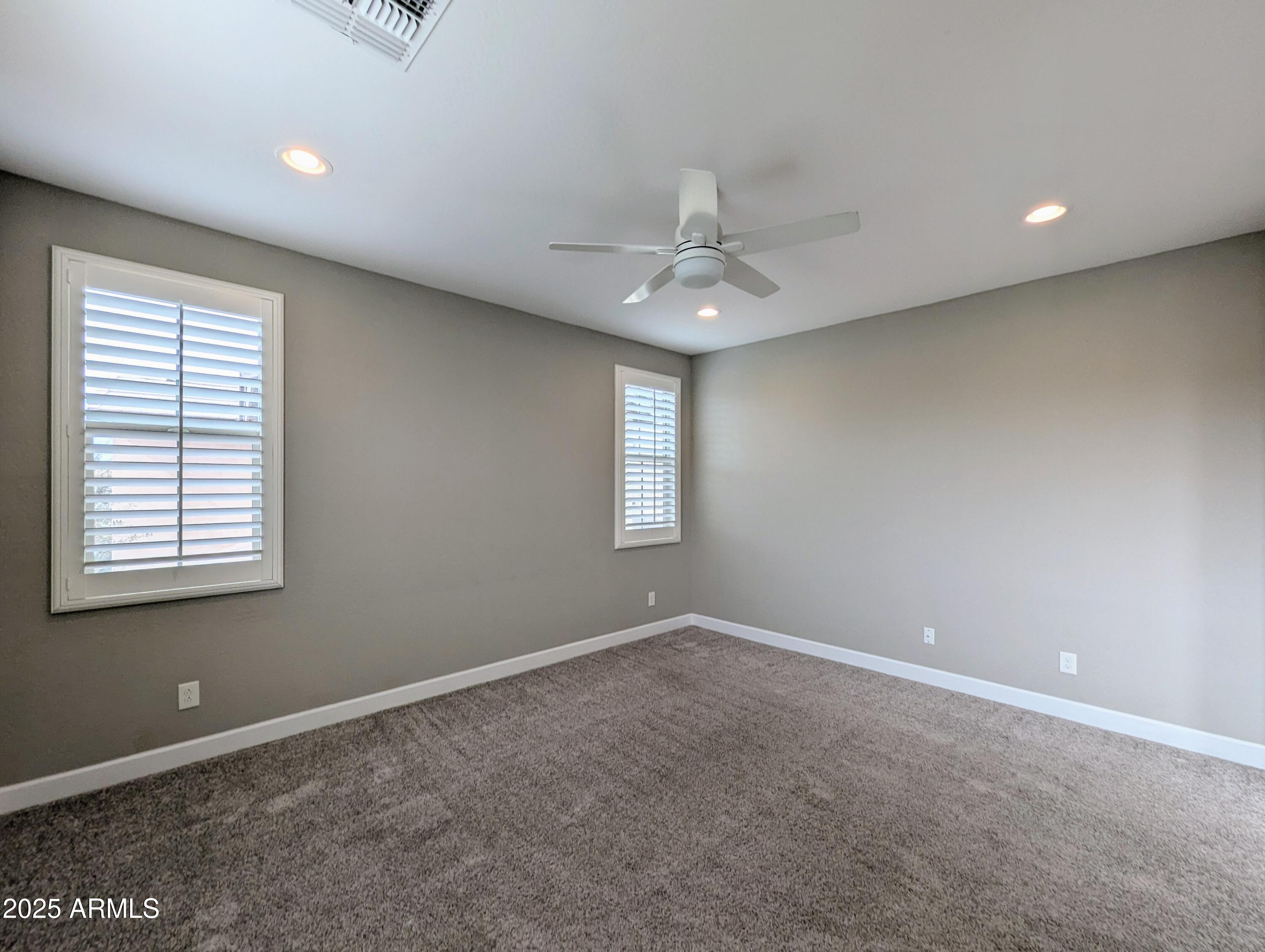 932 W YOSEMITE Drive