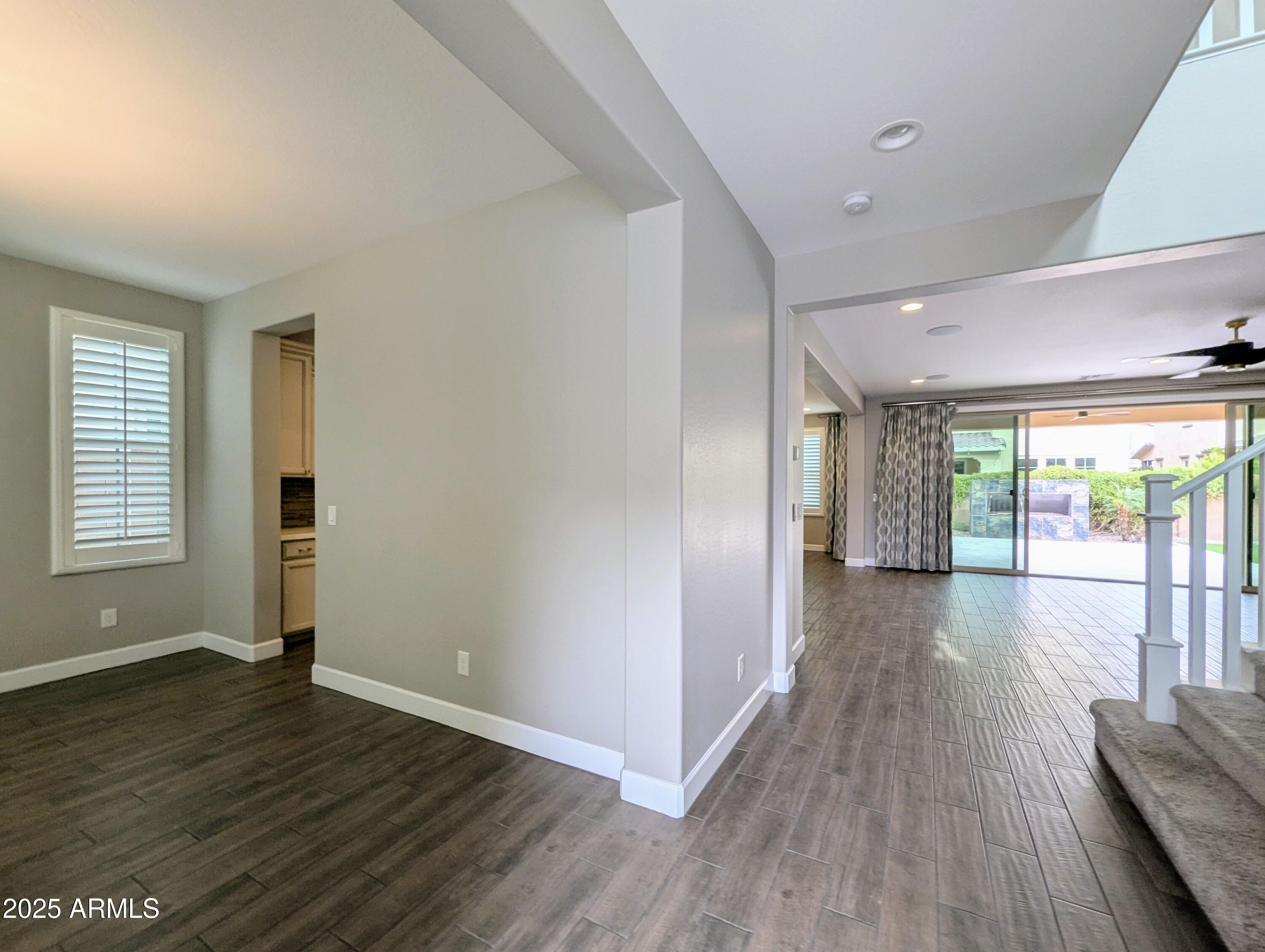 932 W YOSEMITE Drive