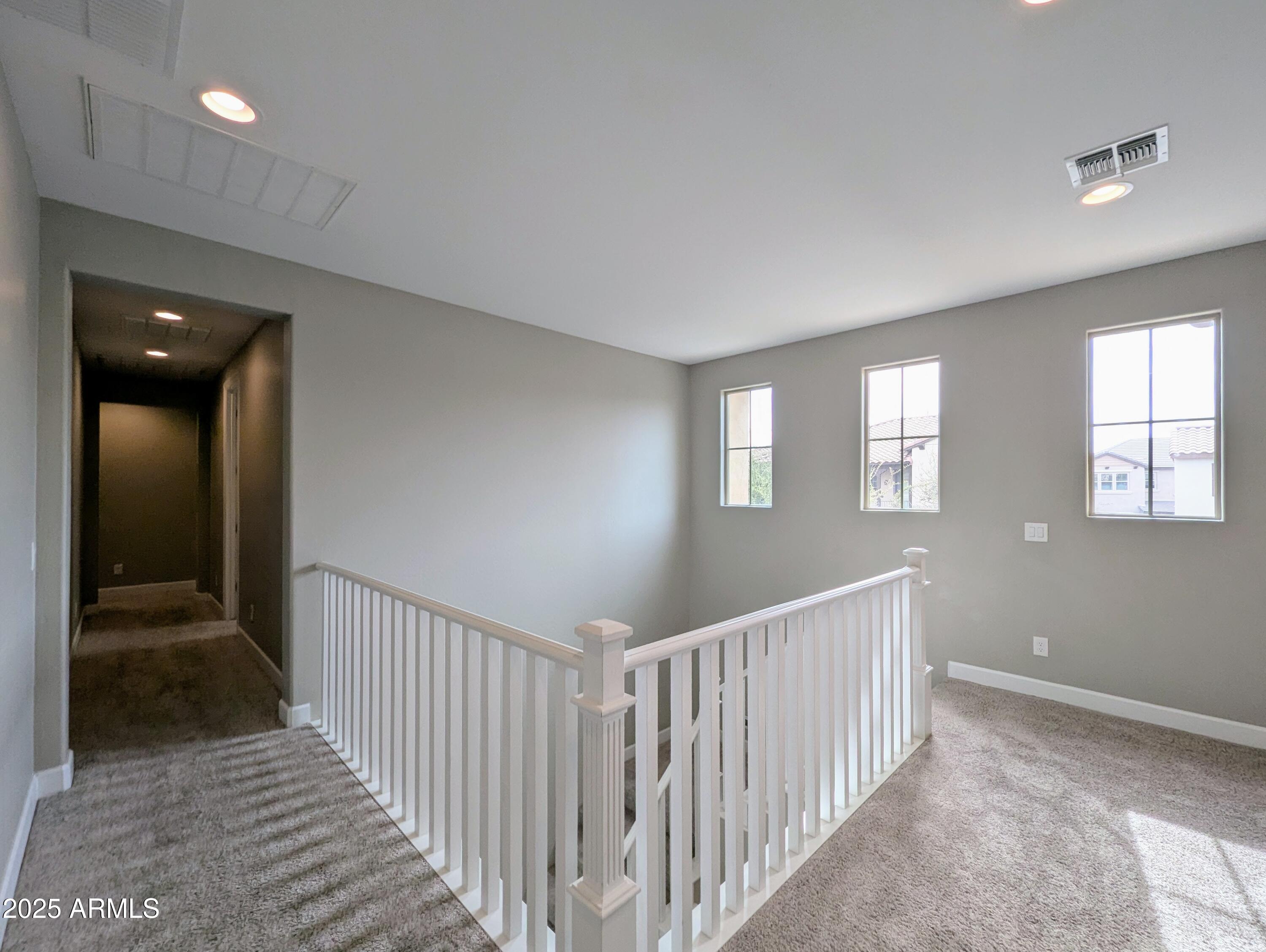 932 W YOSEMITE Drive