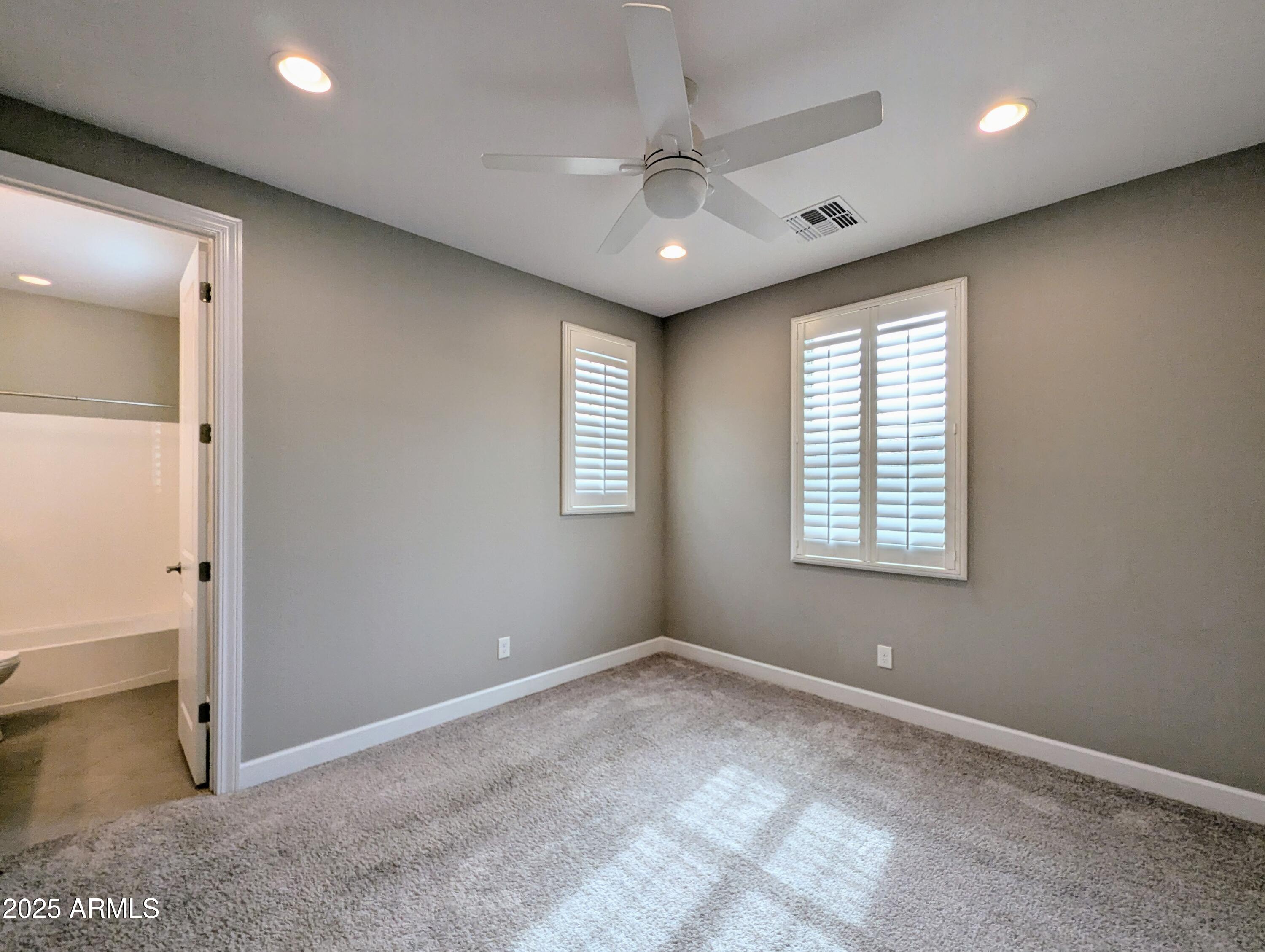 932 W YOSEMITE Drive