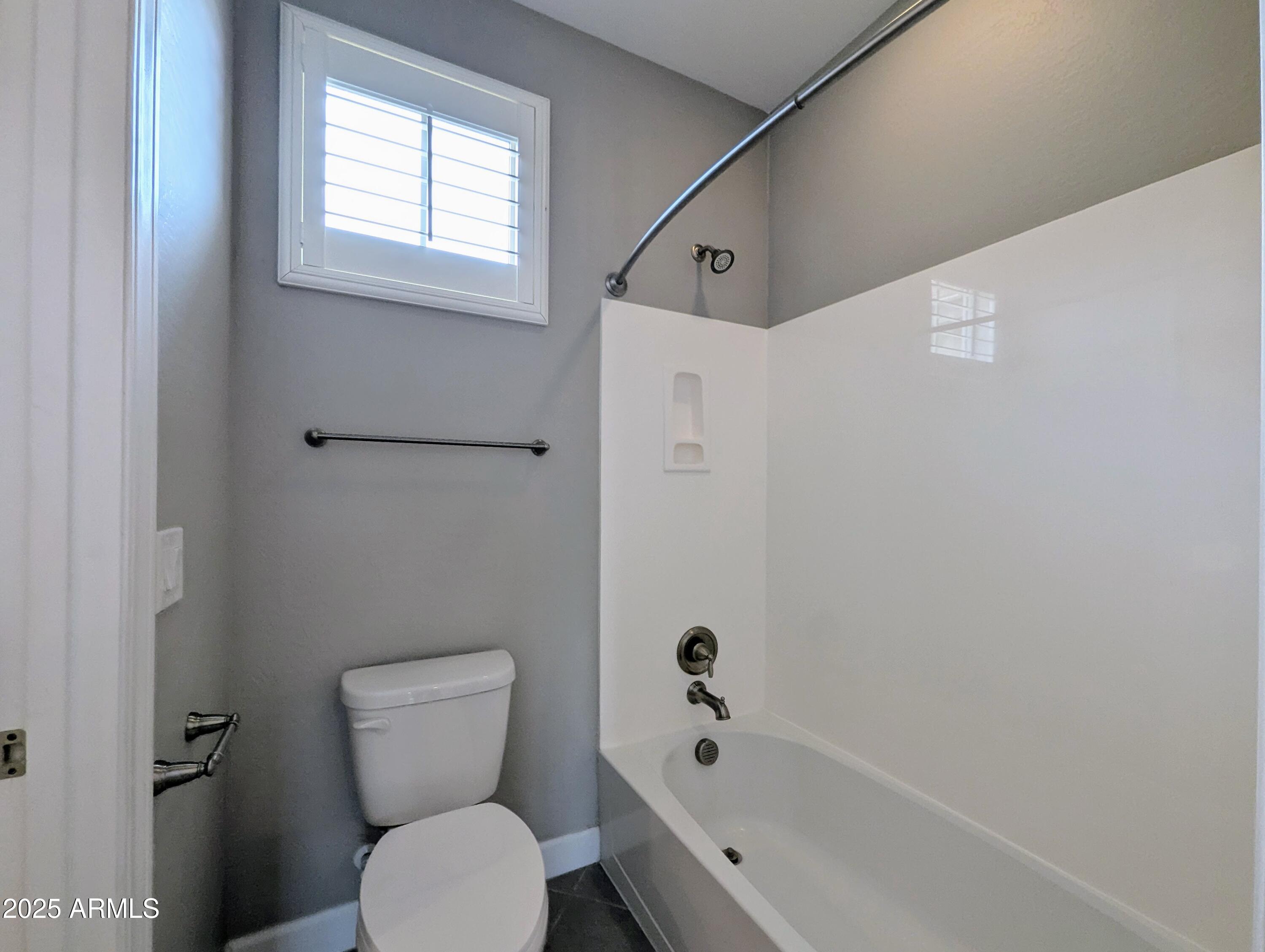 932 W YOSEMITE Drive