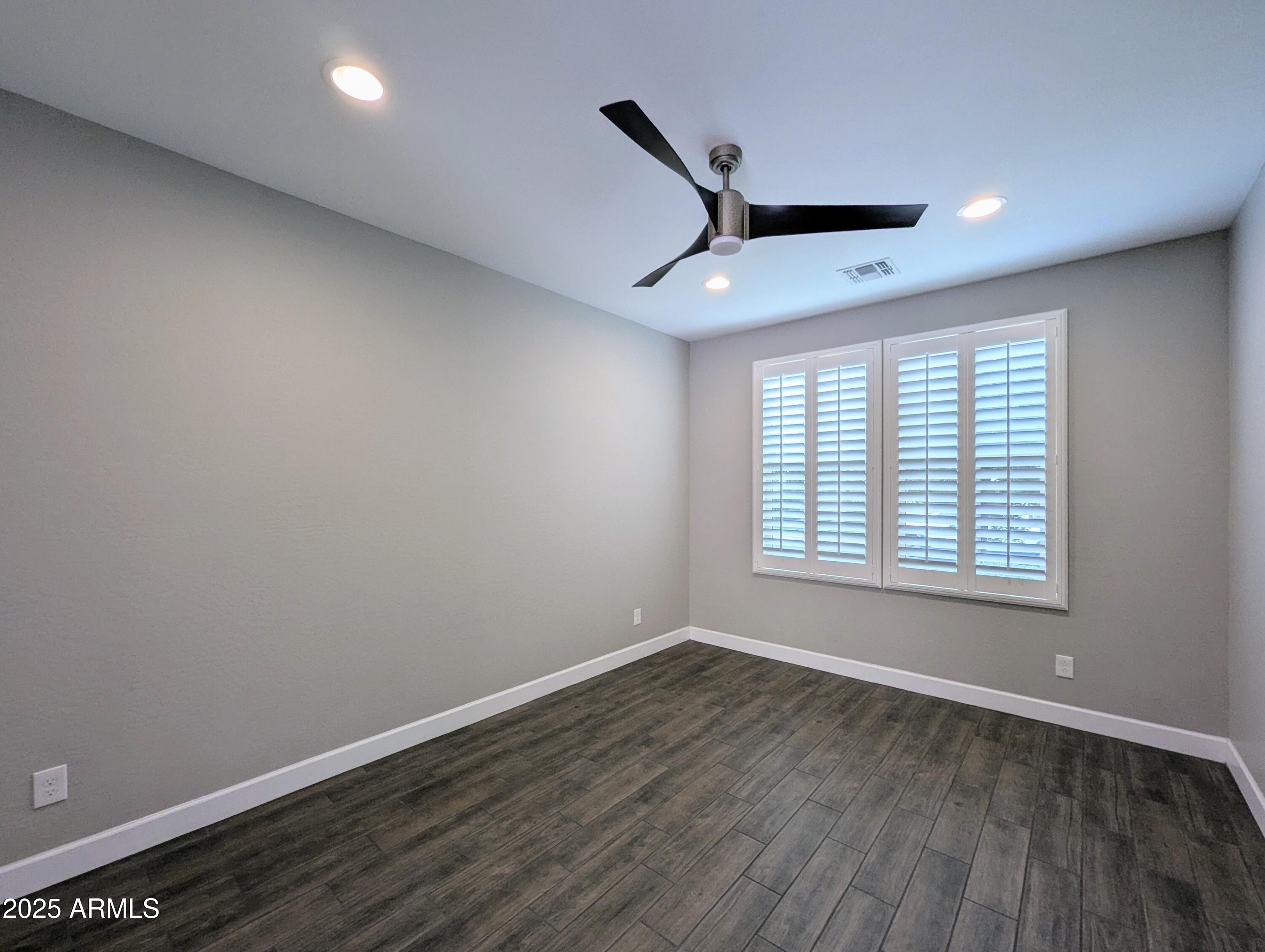 932 W YOSEMITE Drive