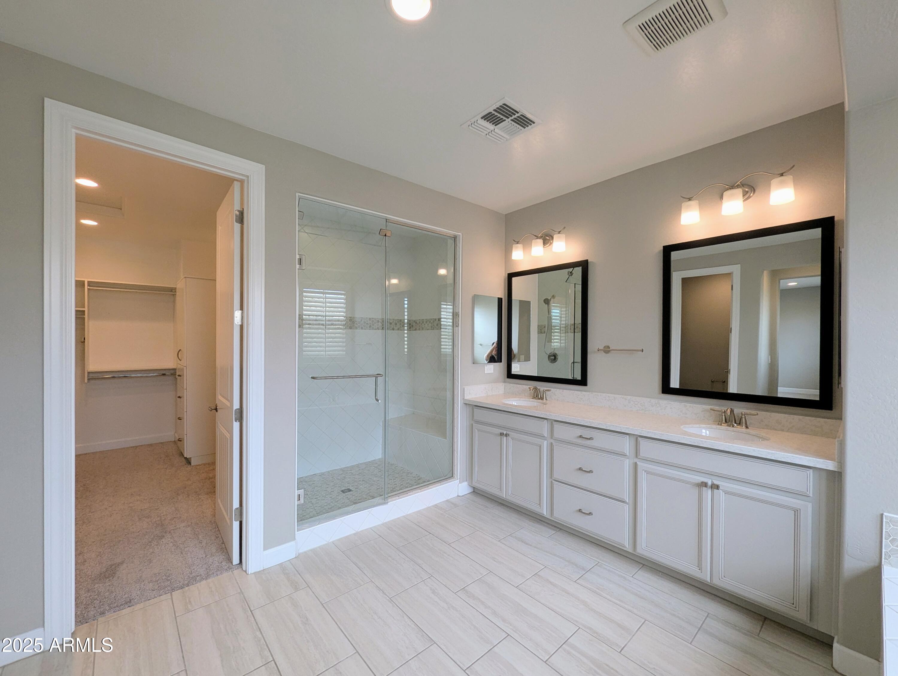 932 W YOSEMITE Drive