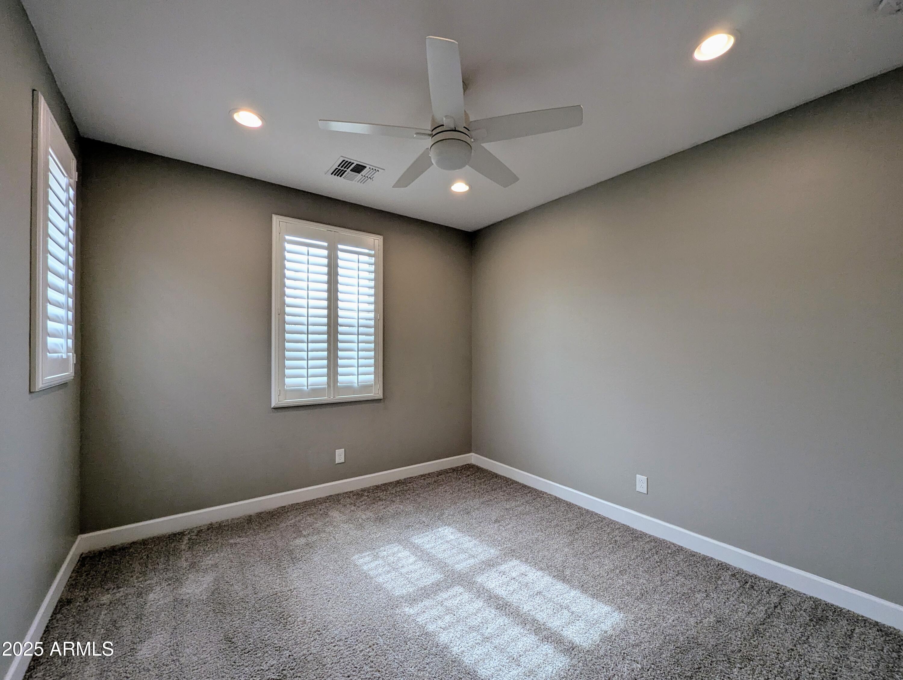 932 W YOSEMITE Drive