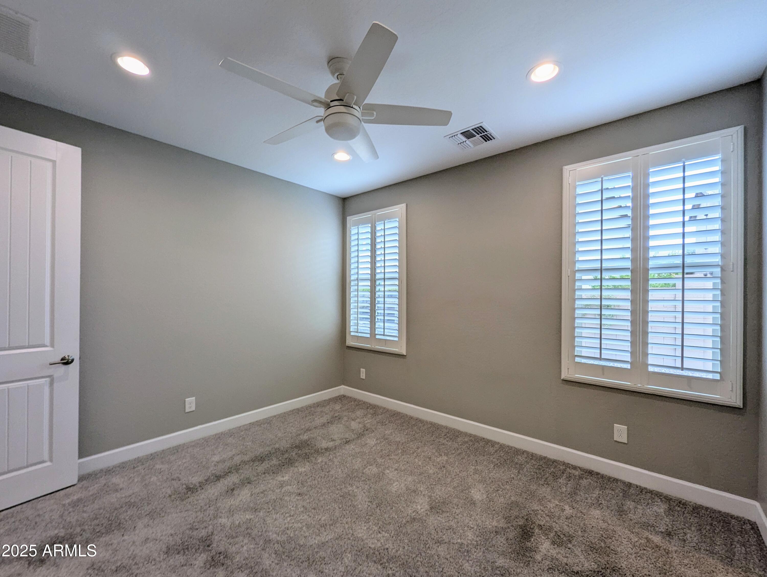 932 W YOSEMITE Drive