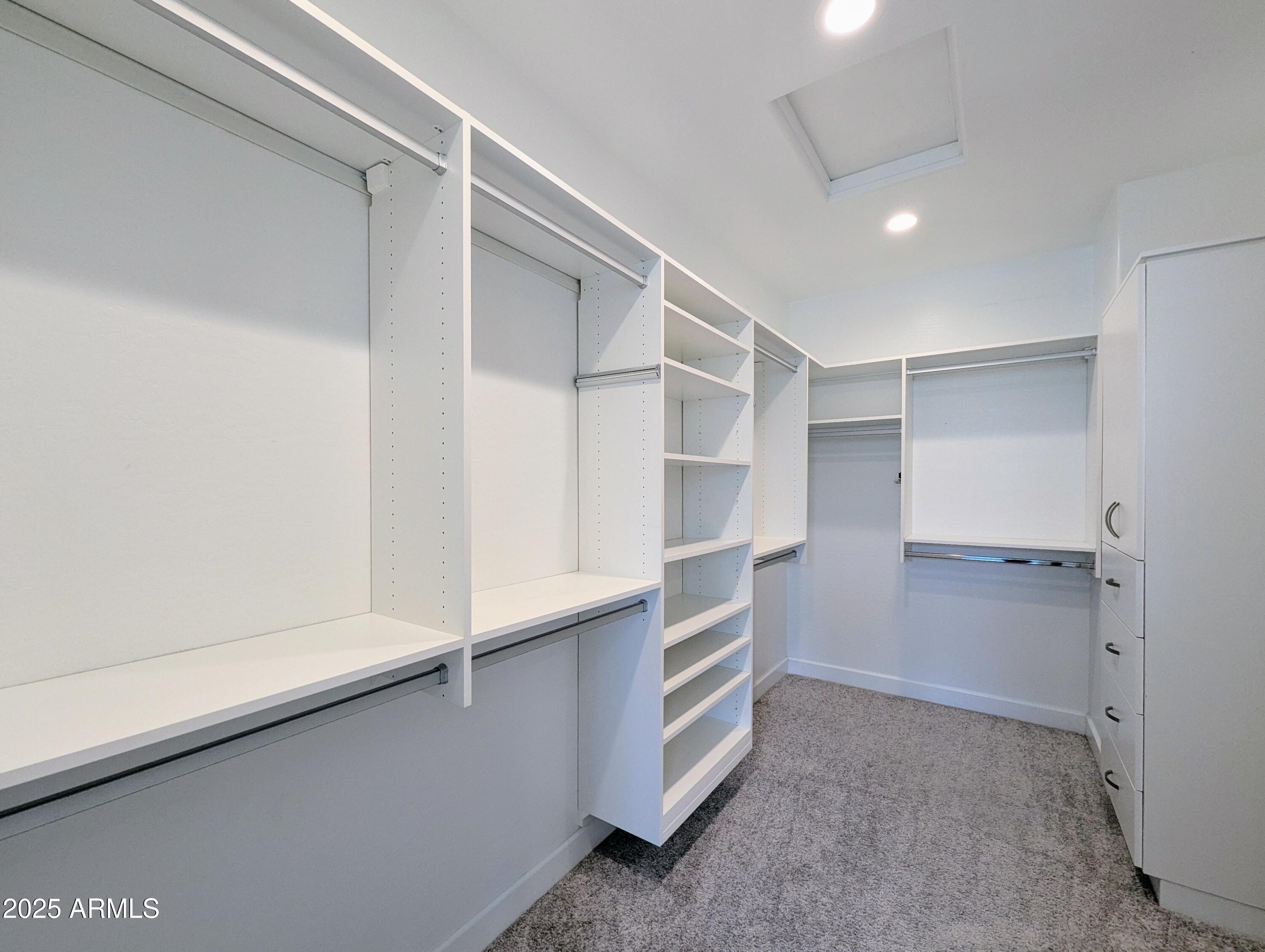 932 W YOSEMITE Drive