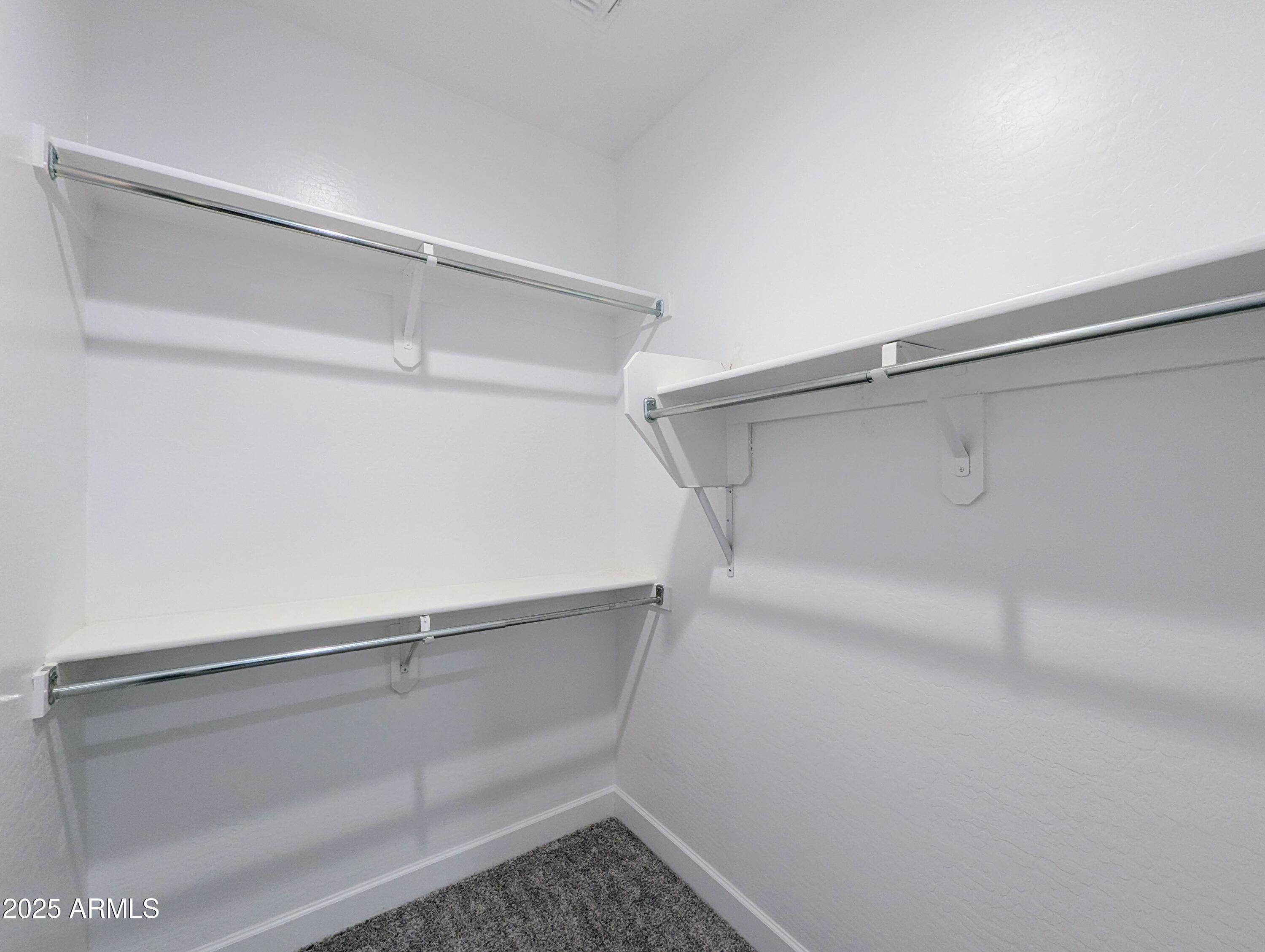 932 W YOSEMITE Drive