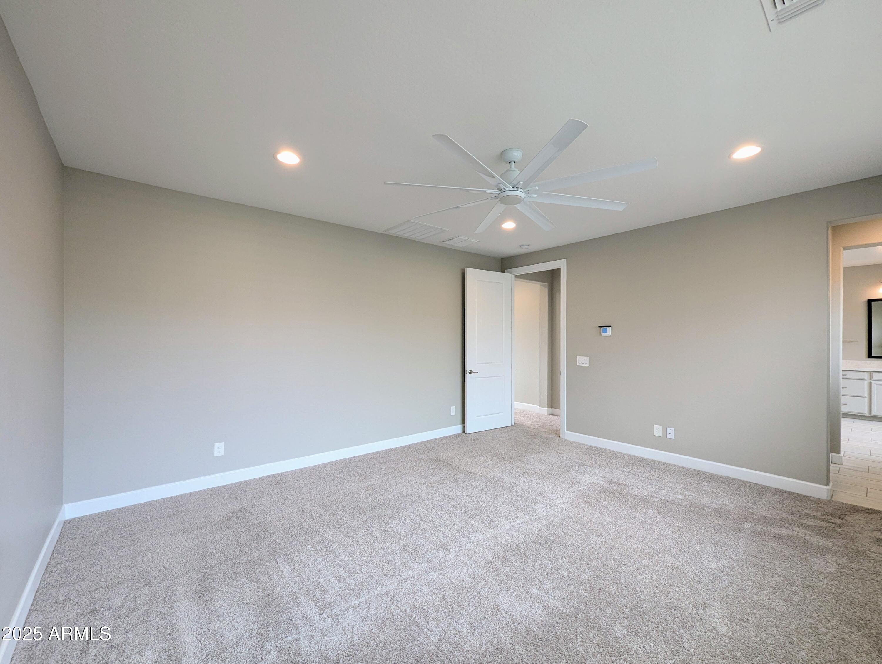 932 W YOSEMITE Drive