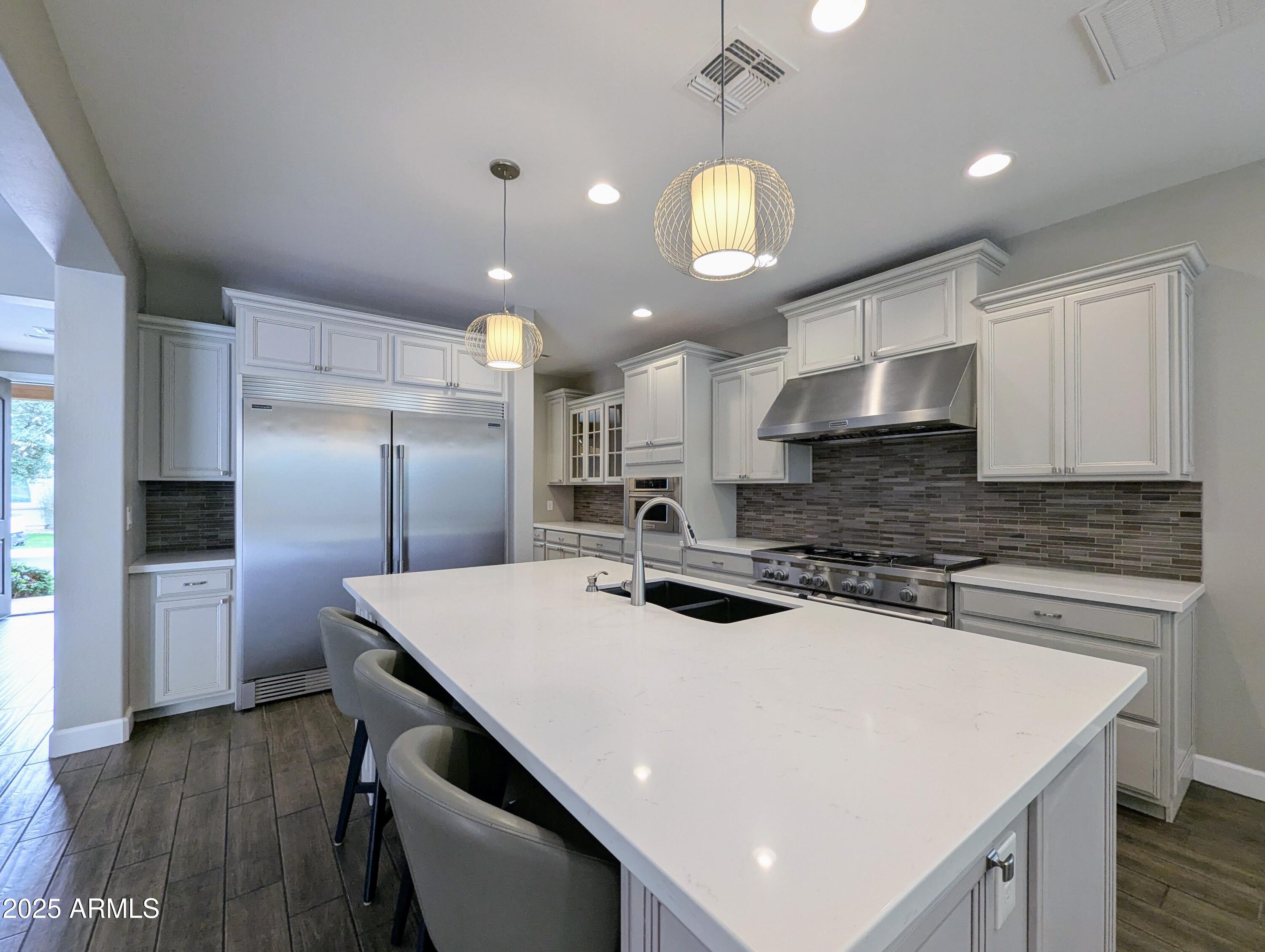 932 W YOSEMITE Drive