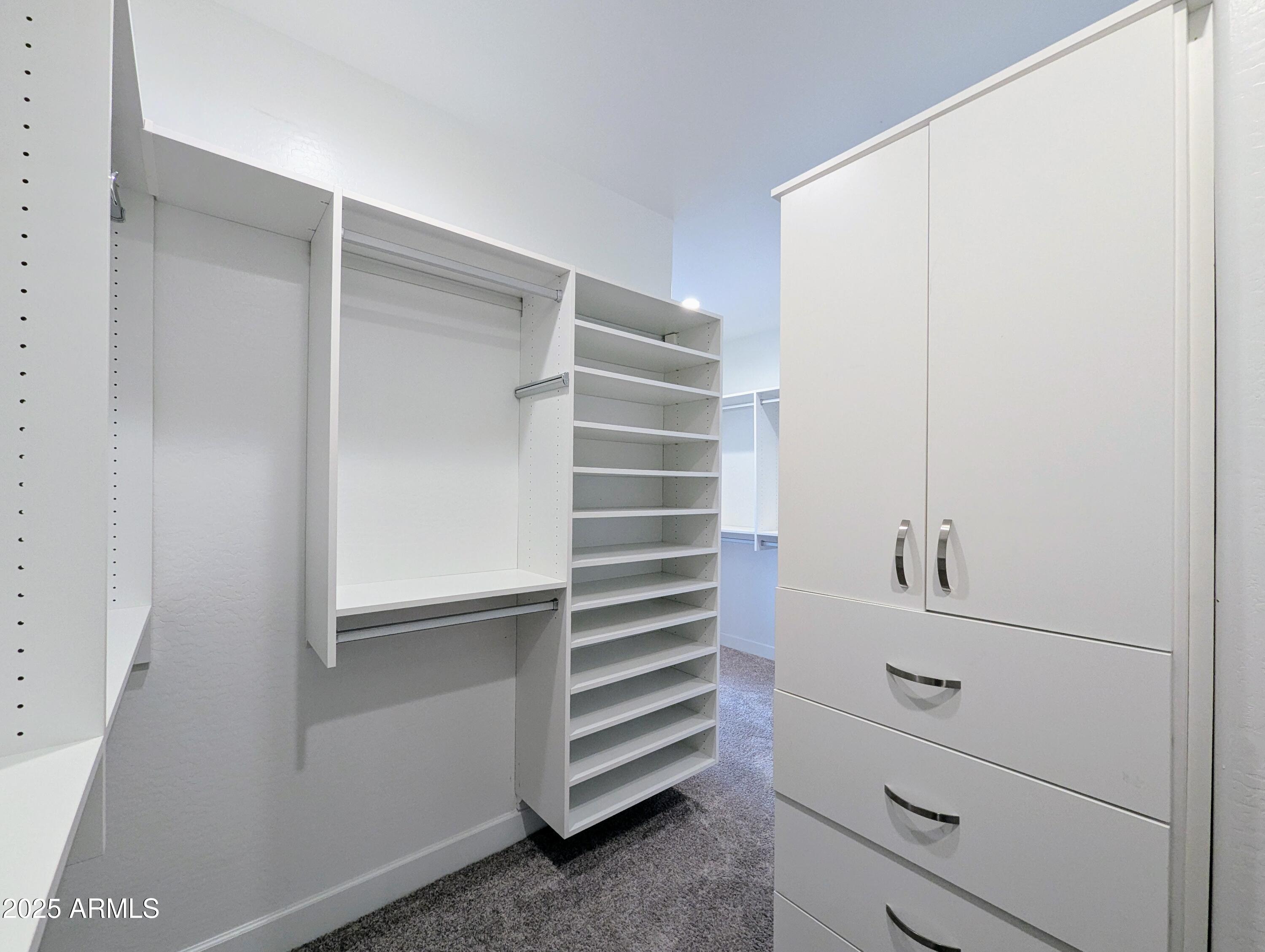 932 W YOSEMITE Drive